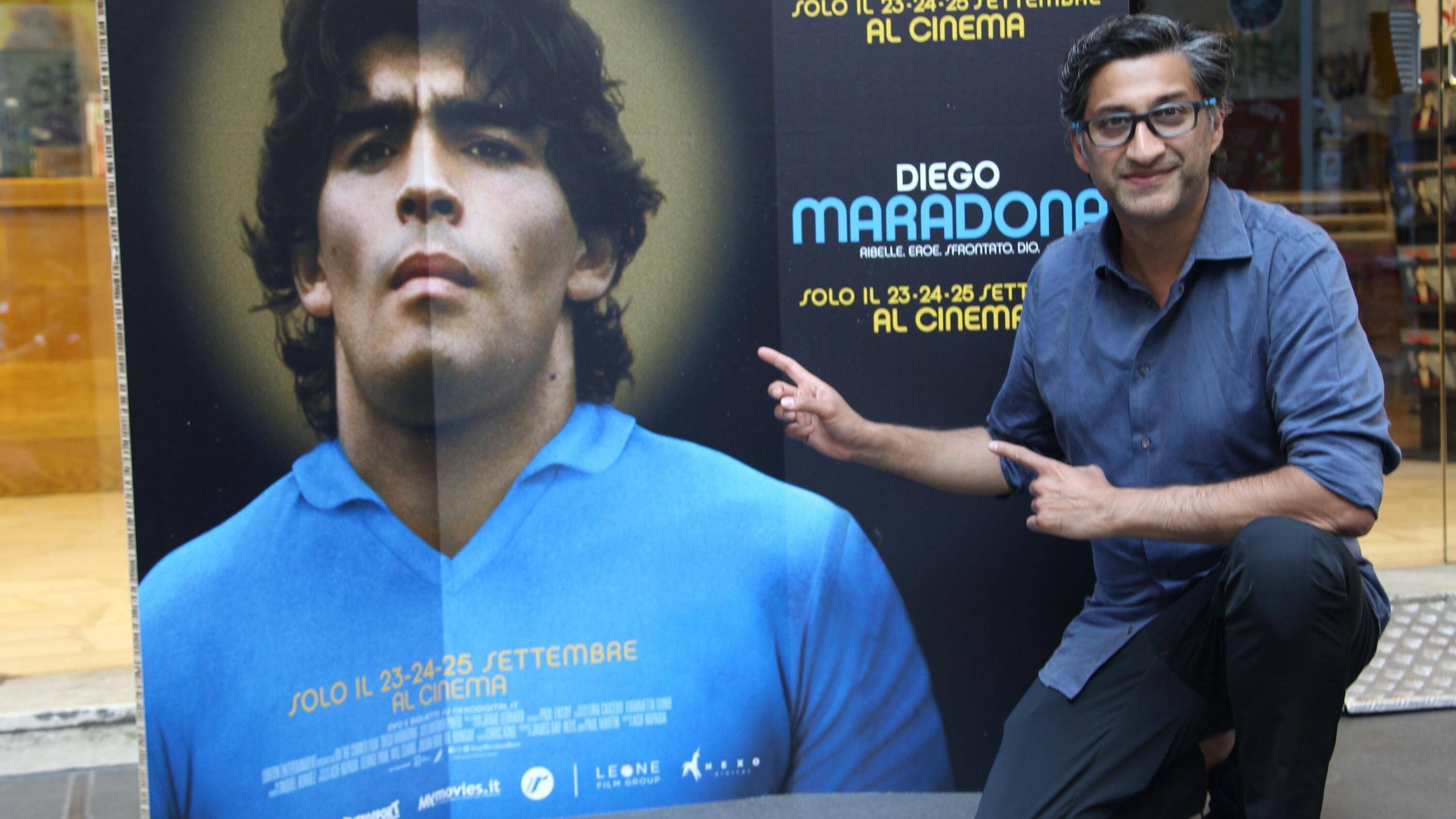 
                <strong>Diego Maradona</strong><br>
                Doch nicht nur das Leben der aktuellen Fußballstars wurde verfilmt. Auch Legenden wie Diego Maradona oder Pele wurden auf der Leinwand abgebildet. Regisseur Asif Kapadia standen über 500 Stunden Rohmaterial aus dem persönlichen Archiv von Maradona zur Verfügung. Heraus kam ein knapp zweistündiger Film über das bewegte Leben des am 25. November 2020 verstorbenen Argentiniers.
              