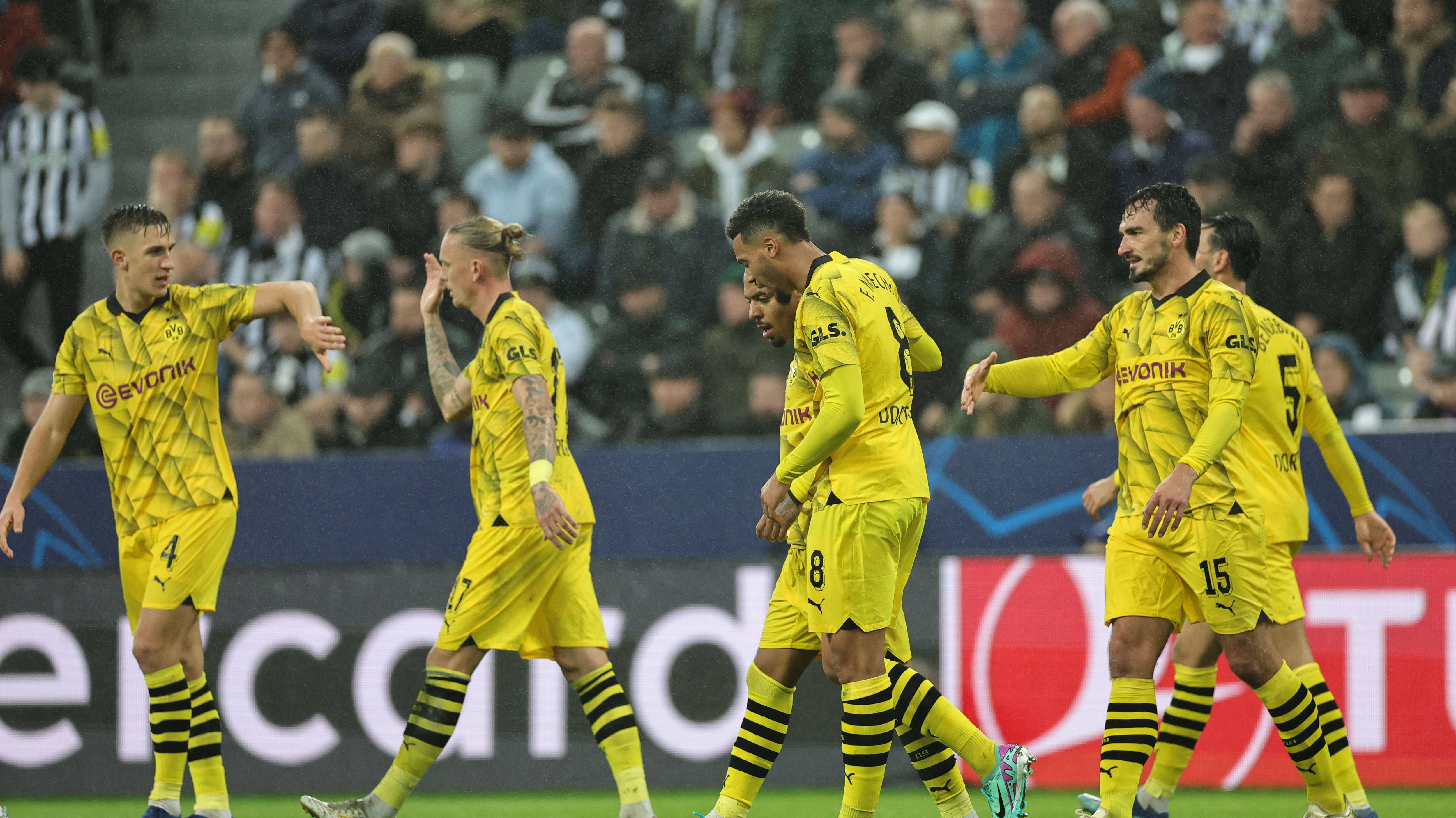 <strong>Newcastle vs. BVB: Die Noten der Dortmund-Stars</strong><br>Borussia Dortmund hat sich mit einem wichtigen Auswärtssieg in der Champions League zurückgemeldet. Bei Newcastle United gewann der BVB dank eines Treffers von Felix Nmecha mit 1:0 (1:0). <em><strong>ran</strong></em> präsentiert die Noten der Dortmunder Stars.