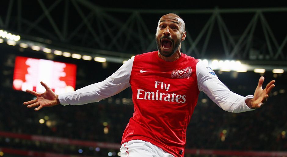 
                <strong>Thierry Henry (Mittelstürmer )</strong><br>
                Thierry Henry ist wohl einer der größten Fußball-Stars, der aus der Talentschmiede des AS Monaco stammt - dort gab er 1994 sein Debüt. Seine größten Erfolge feierte er allerdings beim FC Arsenal (226 Tore in 368 Spielen), wo er zwei Mal englischer Meister und drei mal Pokalsieger wurde. Für 24 Millionen Euro wechselte Henry 2007 zum FC Barcelona. Sieben Jahre später erklärte er bei den New York Red Bulls seine Karriere für beendet.
              