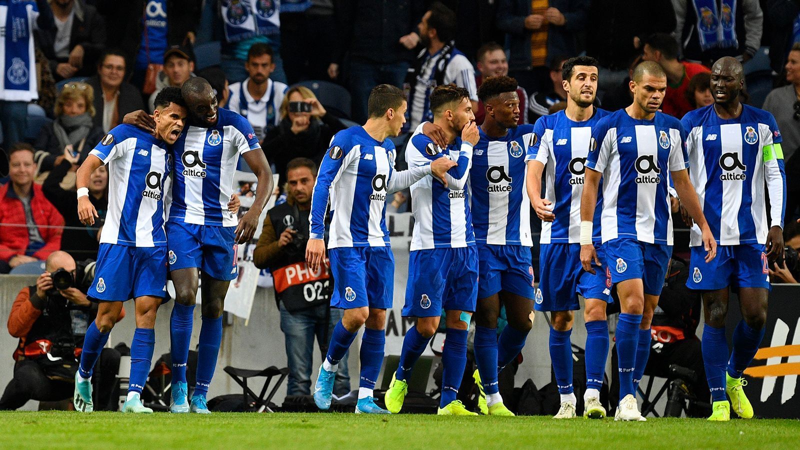 
                <strong>Liga Nos (Portugal)</strong><br>
                Meister: FC Porto (60 Punkte)
              