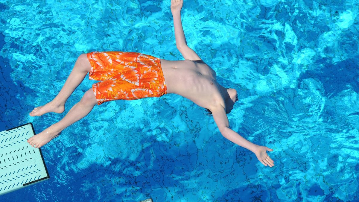 In Frankreich sind Männern lange Badehosen in öffentlichen Schwimmbädern verboten.