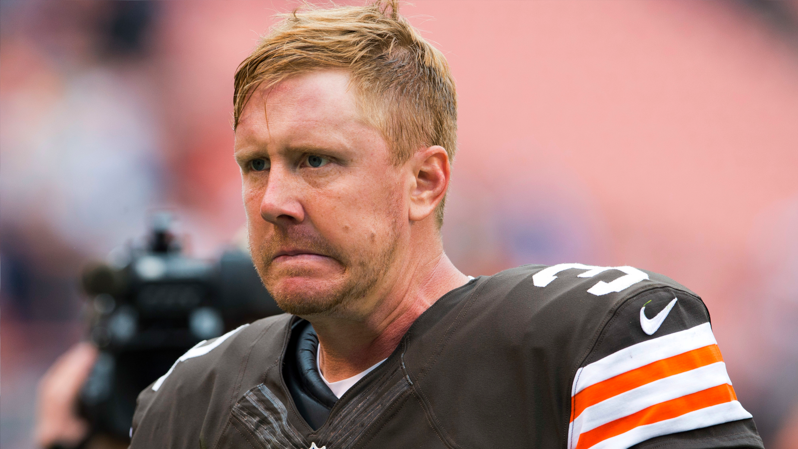 <strong>Platz 40:&nbsp;Brandon Weeden</strong><br>2013 drafteten die Cleveland Browns den damals schon 28-Jahren Brandon Weeden. Ein Scheitern mit Ansage? Vielleicht. Alter ist nicht alles. Weeden konnte das Vertrauen jedoch nicht zurückzahlen. In seinen ersten 20 Spielen warf der QB gleich 26 Interceptions. Bereits nach einer Saison ging es auf die Bank. Sein letztes Karrierespiel absolvierte er 2018.