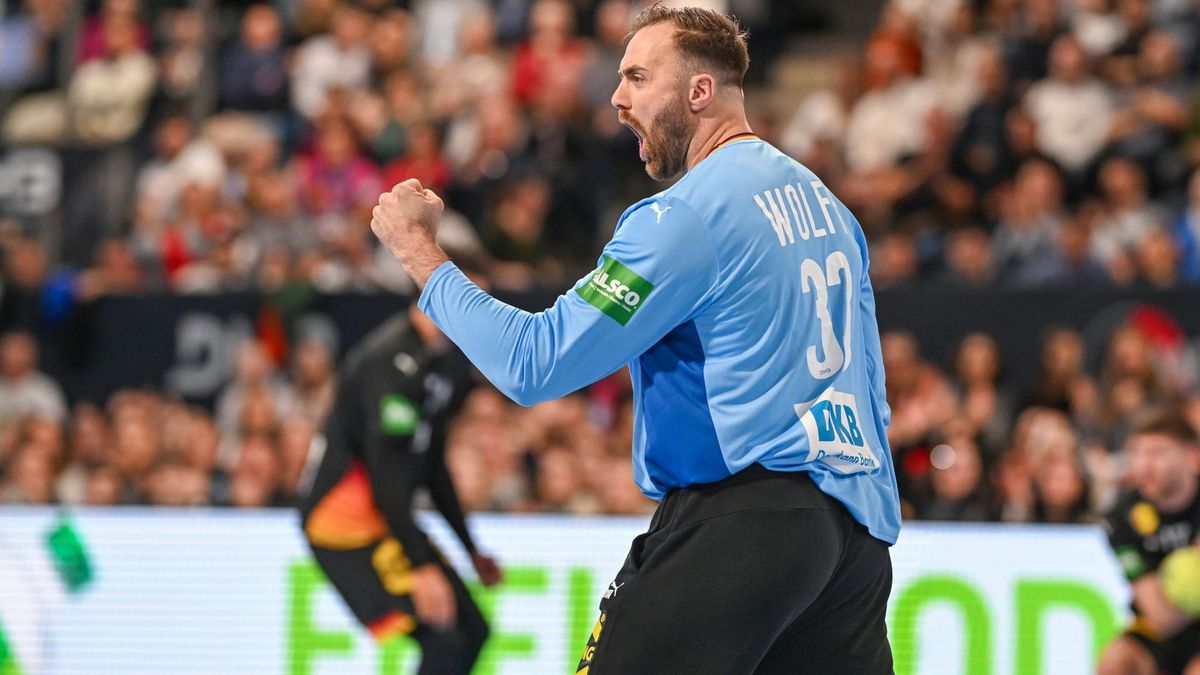 Andreas Wolff reckt die Faust