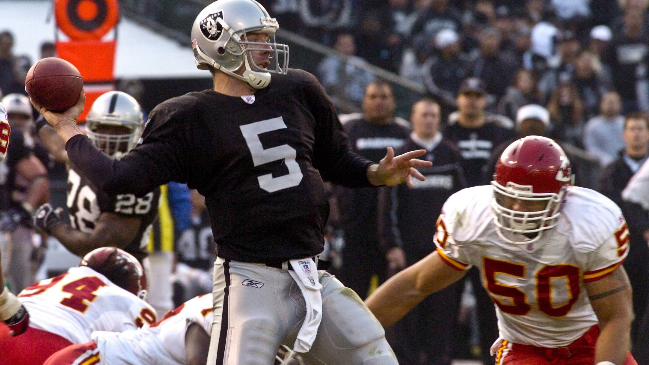 <strong>Las Vegas Raiders (damals: Oakland Raiders) - 19. Dezember 2004</strong><br>Kerry Collins beim 40:35-Sieg gegen die Tennessee Titans, 5 Touchdowns