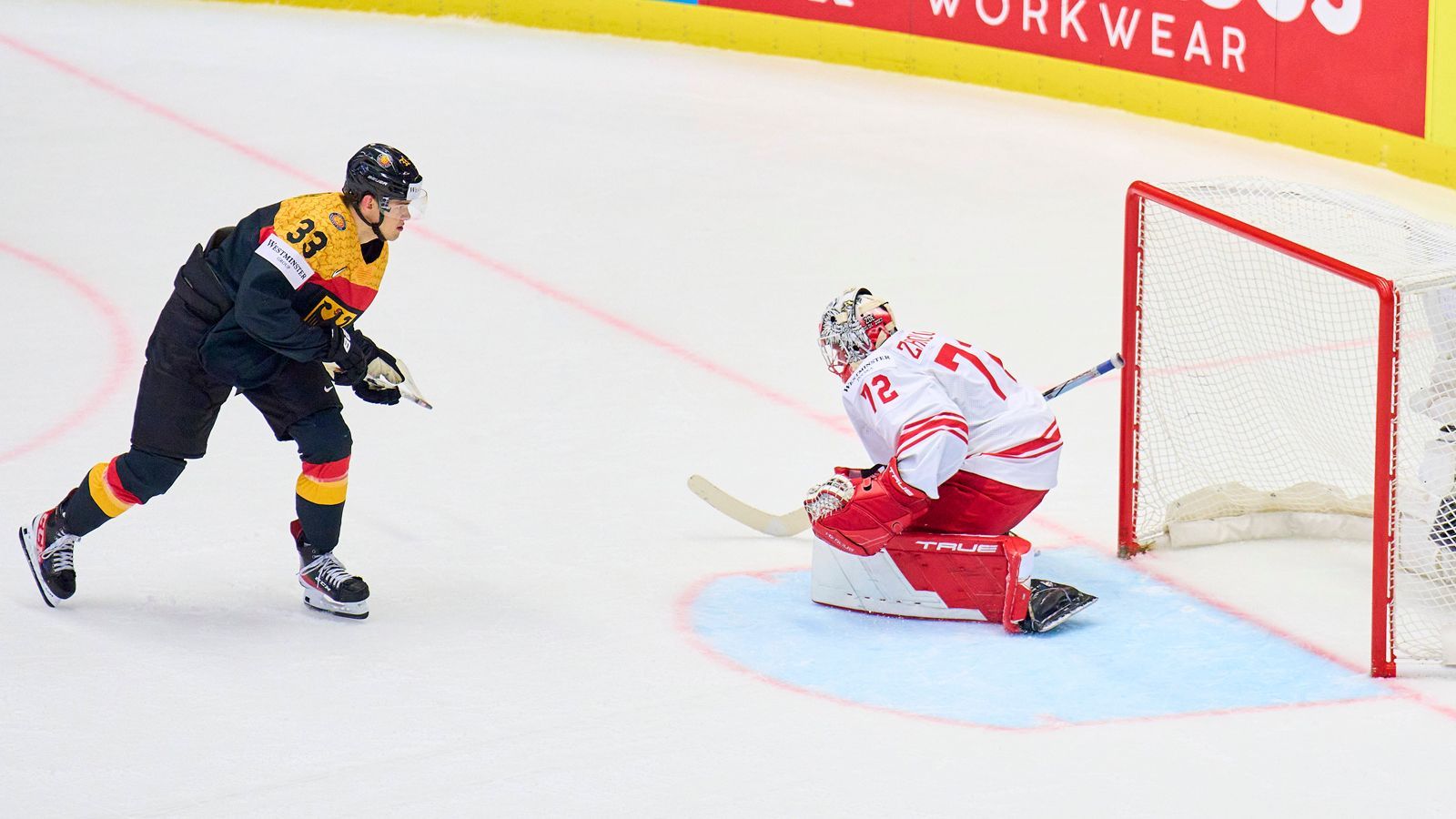 <strong>Gewinner des Spiels</strong><br>Penalty versenkt, den Deckel zum 4:2 draufgemacht - J.J. Peterka befindet sich in absoluter Top-Form. Macht er so weiter, sicher wieder ein Kandidat für den Stürmer des Turniers! Nach anfänglichen Schwierigkeiten und 0 Punkten steht der Stürmer mittlerweile bei 5 Toren und 3 Assists nach 6 Spielen.