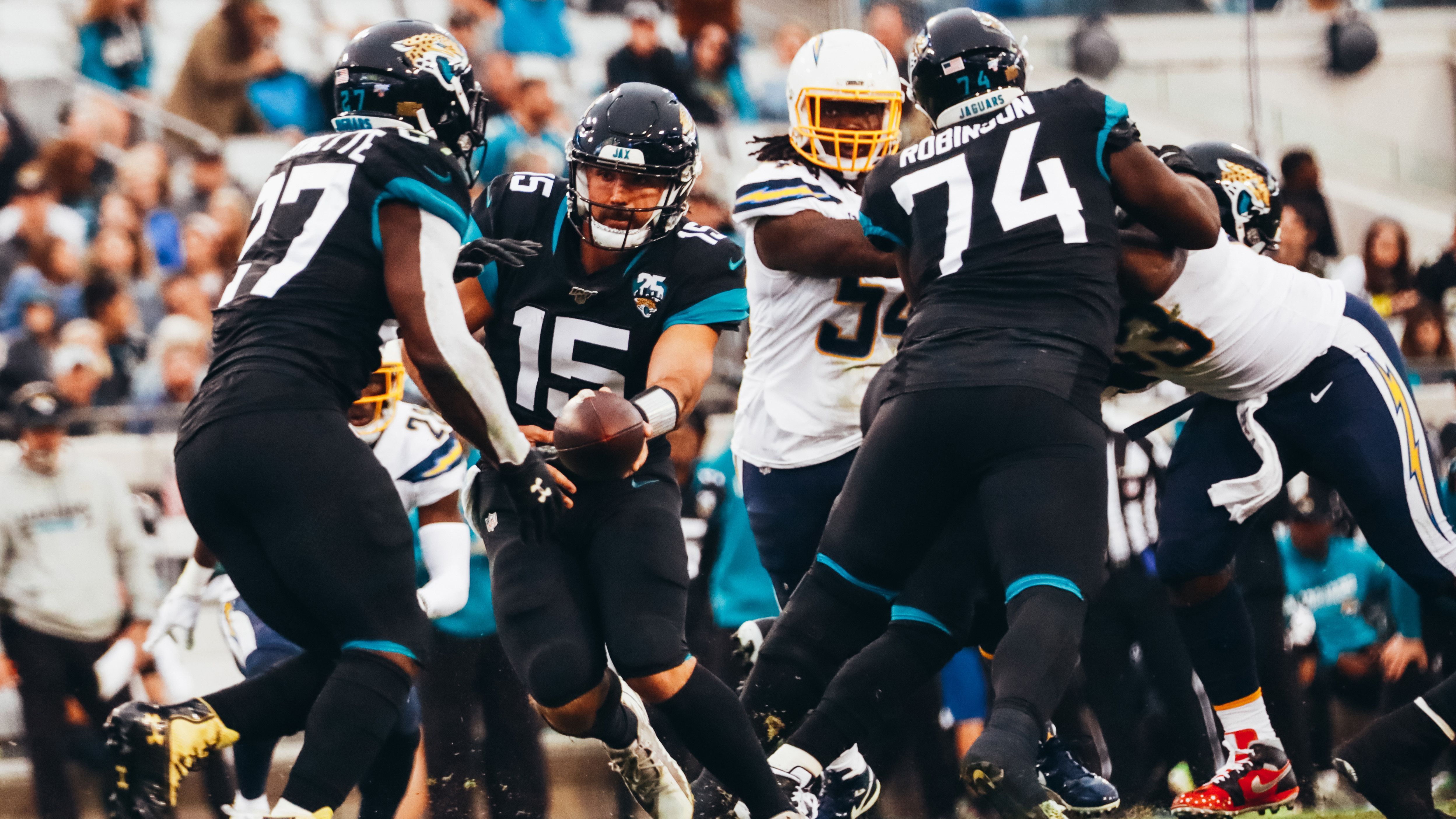 
                <strong>Gewinner: Jacksonville Jaguars</strong><br>
                Durch den Wegfall der International Games sind die Jaguars in diesem Jahr erstmals seit 2012 wieder bei allen Heimspielen auch vor heimischer Kulisse vertreten. Andernfalls wären die Jags das erste Team der Geschichte gewesen, das zwei Mal innerhalb einer Spielzeit ein Heimspiel wegen Spielen im Ausland abgegeben hätte. Der Start in die Saison ist ebenfalls moderat. Bis zur Bye Week in Woche 7 muss man nur gegen zwei Playoff-Teams der Vorsaison ran. Hintenraus wird die Saison dann aber happig, wenn es allein im Dezember zu den Vikings, gegen die Titans und nach Baltimore geht.
              