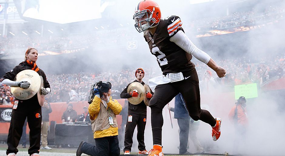 
                <strong>Start des Comebacks</strong><br>
                Im Januar 2017 bestätigte Manziel gegenüber "ESPN", dass er nach jahrelanger Alkoholsucht endlich trocken sei. Zur gleichen Zeit wurde bei ihm eine bipolare Störung diagnostiziert, die er in der Folge behandeln ließ.
              