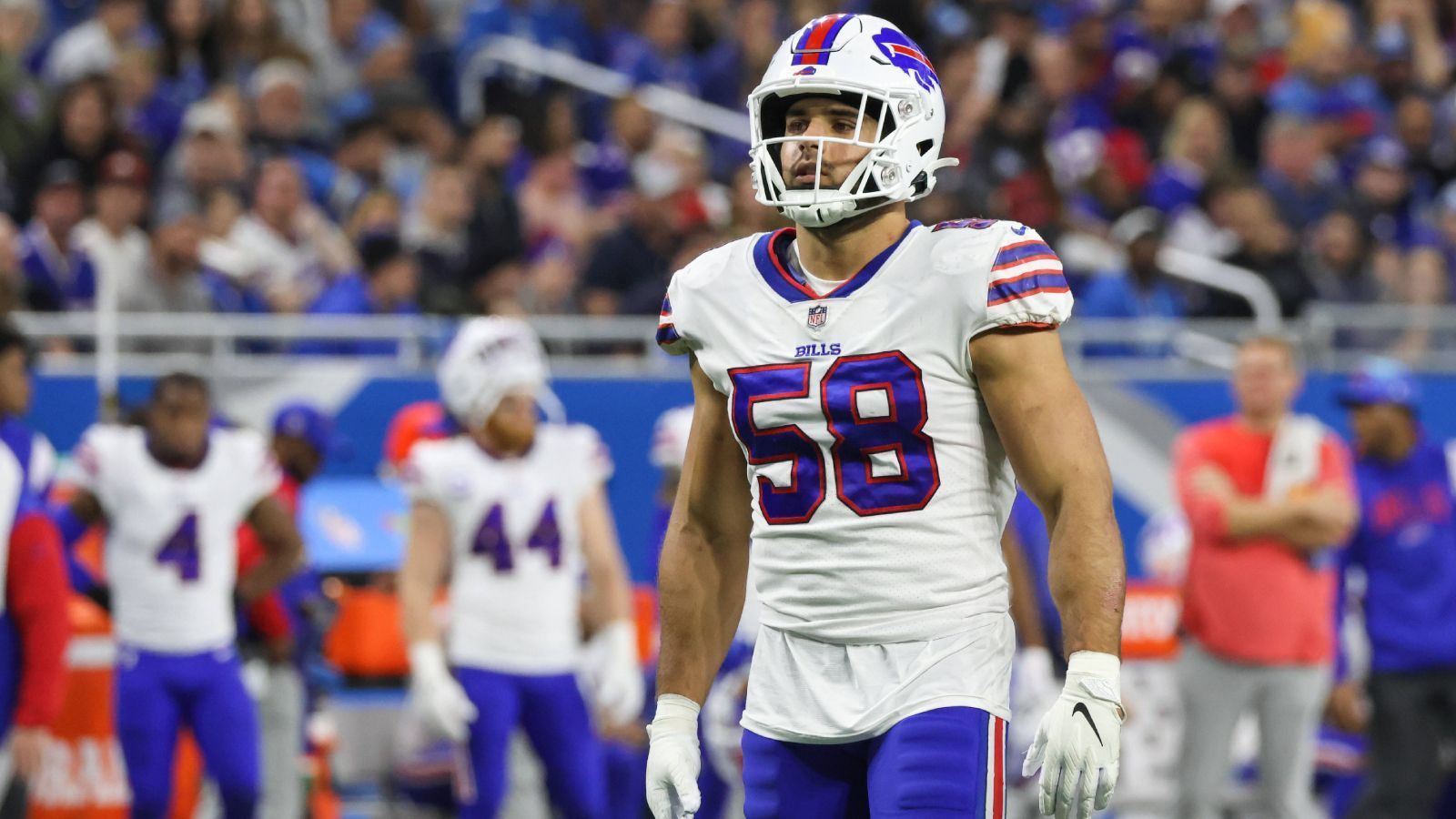 
                <strong>Tremaine Edmunds (Linebacker, Buffalo Bills)</strong><br>
                Die Defense der Buffalo Bills ist unter Head Coach Sean McDermott beinahe schon traditionell eine der Besten der Liga. Dass es aus dieser Einheit jedoch nur Jordan Poyer ins All Star Game geschafft hat, verwundert ein wenig. Vor allem Linebacker Matt Milano hatten viele erwartet. Wenn bei den Bills ein Tackling gemacht werden muss, ist Milano nicht weit weg. 85 Solo Tackles, anderthalb Sacks, zwei aufgehobene Fumbles und zwei Interceptions. Milano ist eine eierlegende Wollmilchsau und in Sachen Pro-Bowl-Voting wohl das, was ihn am Ende einen Platz gekostet hat. 
              