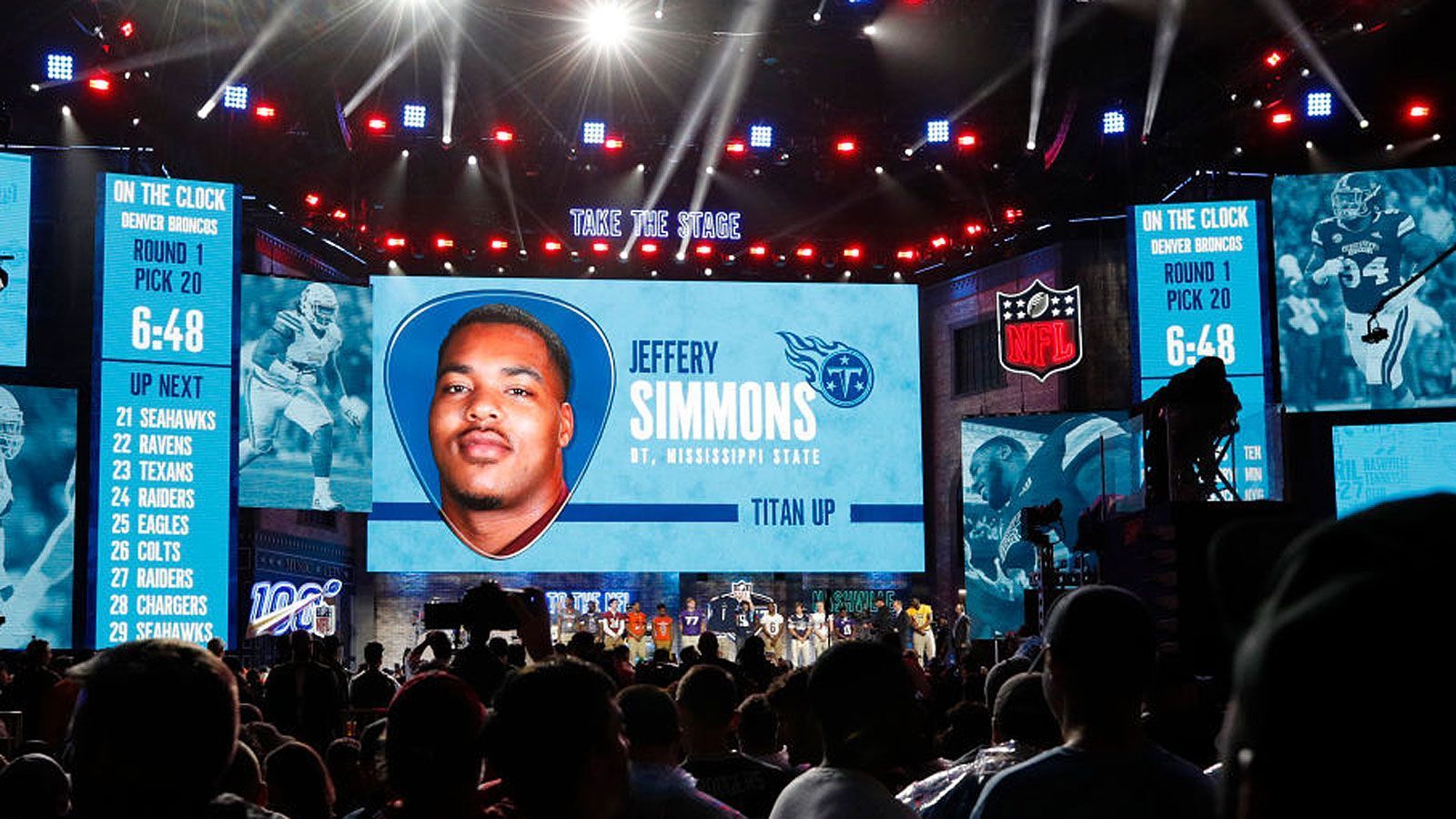 
                <strong>Die Draft Picks der Tennessee Titans (6)</strong><br>
                Pick 19: Jeffery Simmons (Foto/Mississippi St., DT)Pick 51: A.J. Brown (Mississippi, WR)Pick 82: Nate Davis (North Carolina, G)Pick 116: Amani Hooker (Iowa, S)Pick 168: D'Andre Walker (Georgia, LB)Pick 188: David Long (West Virginia, LB)
              