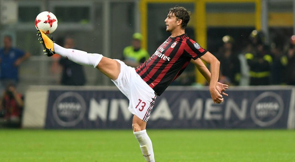 
                <strong>Manuel Locatelli (19 Jahre, AC Mailand)</strong><br>
                Manuel Locatelli spielt seit 2010 beim AC Mailand und gehörte mit 19 Jahren in der vergangenen Saison bereits zum Stammpersonal der "Rossoneri". 25 Mal lief er in der Serie A im Defensiven Mittelfeld auf und erzielte zwei Tore. Trotz der vielen Neuzugänge darf er sich durchaus Chancen ausrechnen, auch in der kommenden Spielzeit regelmäßig sein Talent unter Beweis stellen zu können.
              