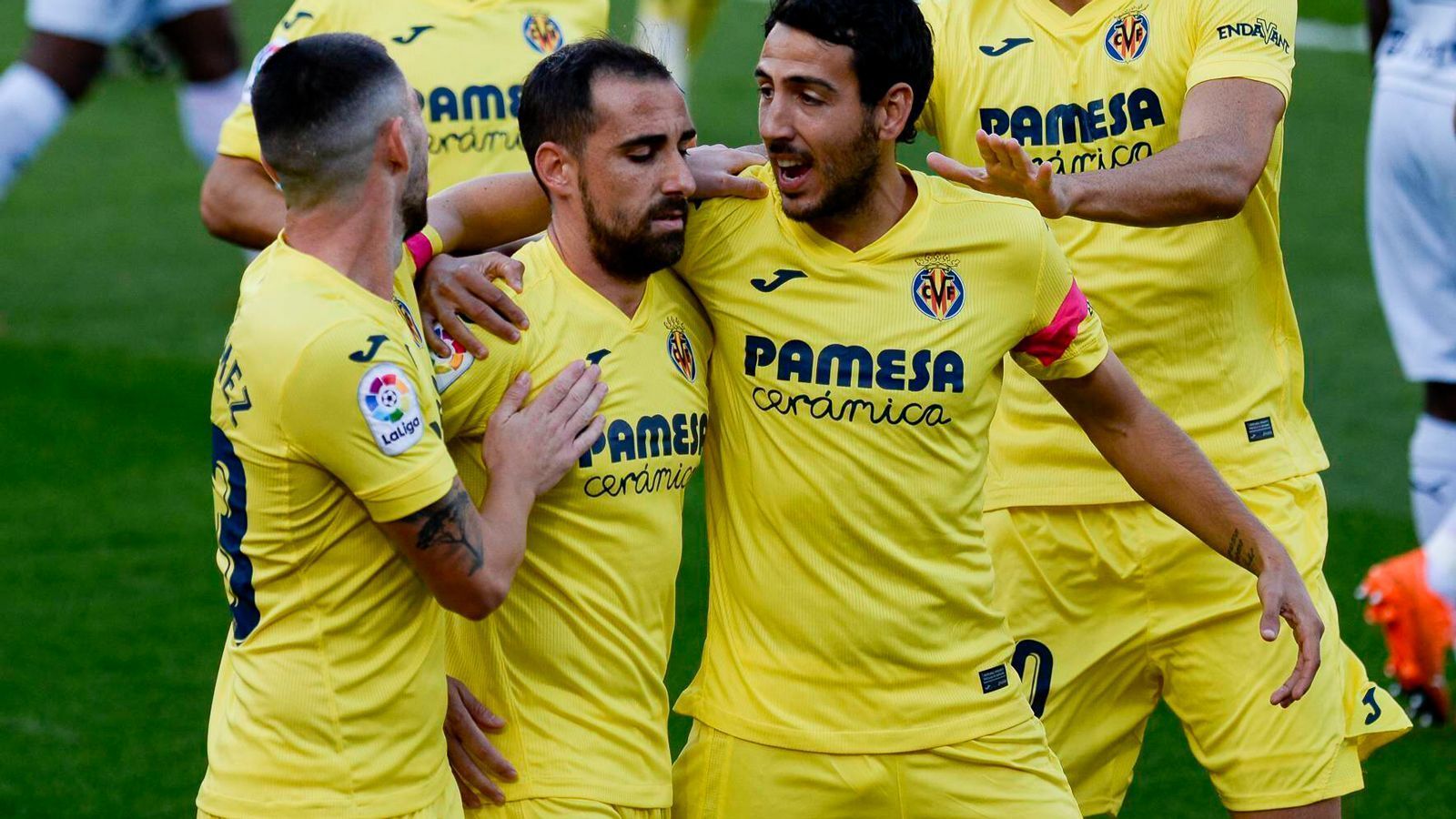 
                <strong>FC Villarreal (2. Platz)</strong><br>
                Auch bei Villarreal steht ein ehemaliger Dortmunder im Kader – und sogar im Fokus: Paco Alcacer ist in der Liga der beste Torschütze der Spanier und traf bereits fünfmal. Seinen Torhunger hat das Gelbe U-Boot in der laufenden Saison vor allem in der Europa League gestillt, wo es aus drei Spielen drei Siege bei zwölf (!) Buden gab. Tore schießen können sie also durchaus. Richtungsweisend für den Verlauf der Saison dürften die kommenden beiden Duelle werden: zunächst geht es gegen Real Madrid, dann gegen Real Sociedad.
              