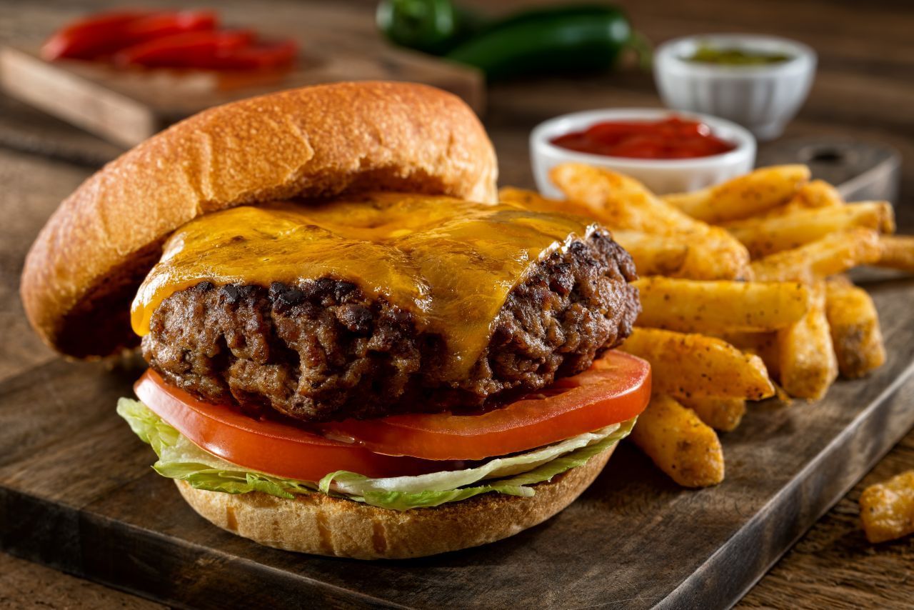Und selbst ein Cheeseburger ist vor den Eismachern nicht sicher - auch diese ganz spezielle Eissorte wurde in New York erfunden. 