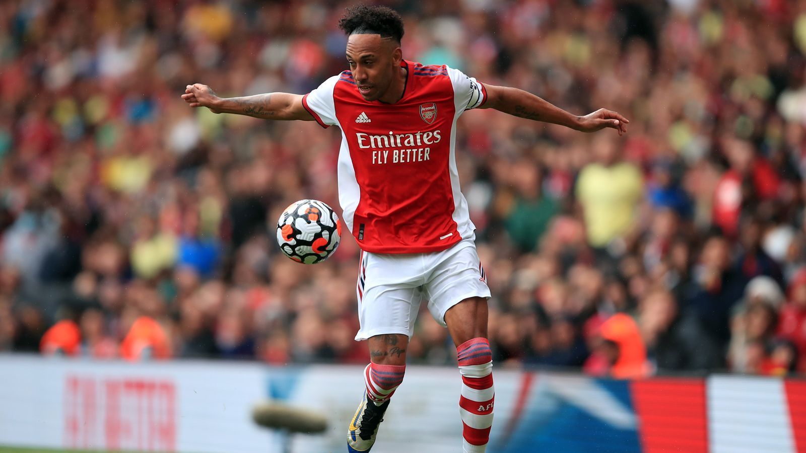 
                <strong>Platz 6 - Pierre-Emerick Aubameyang (FC Arsenal)</strong><br>
                &#x2022; Wochengehalt: 410.966 Euro (350.000 Pfund) - <br>&#x2022; Vertrag bis: 2023 - <br>&#x2022; Position: Mittelstürmer<br>
              