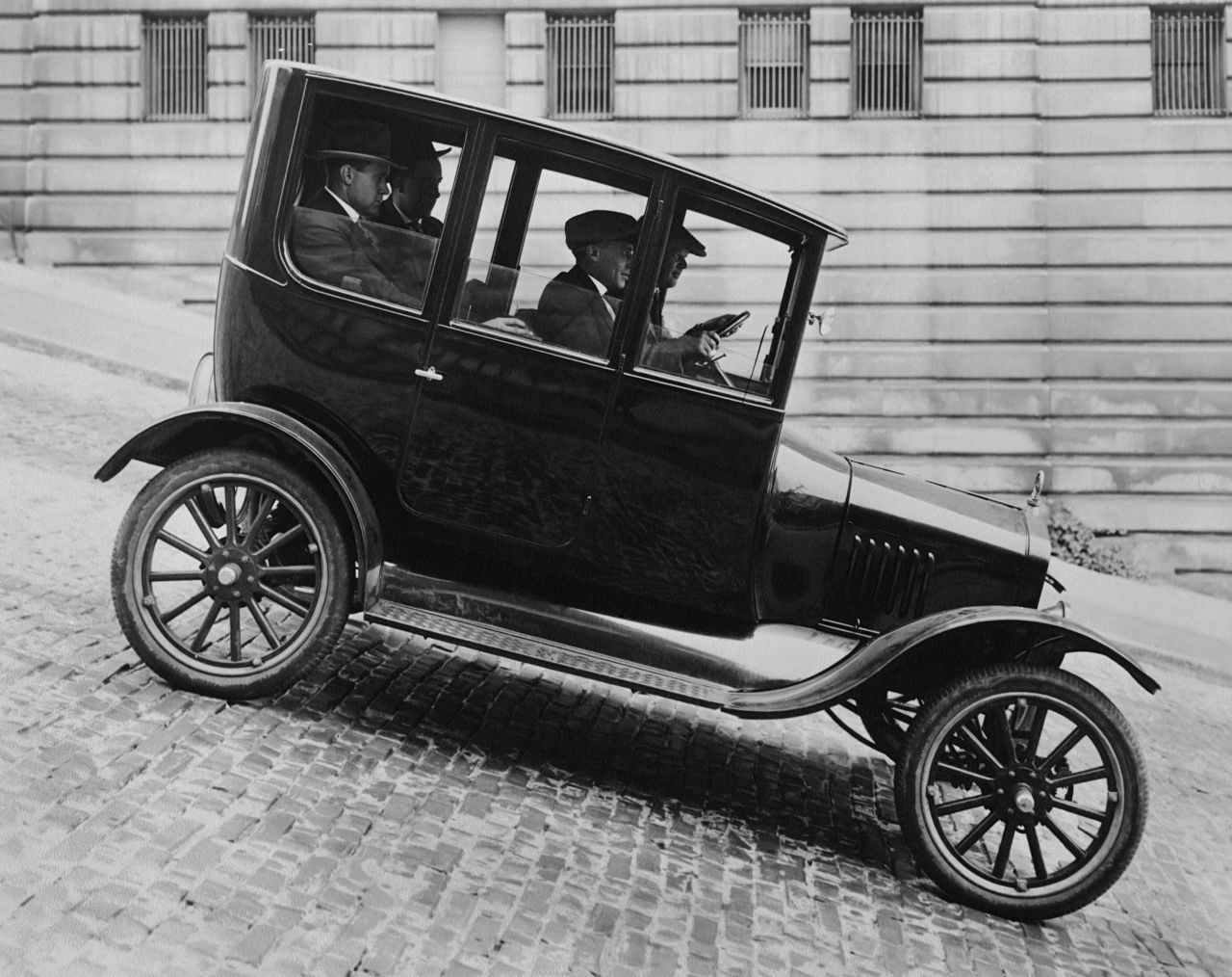Autofahren im Jahr 1921: Das T-Modell von Ford ist eines der bekanntesten und erfolgreichsten Autos der Welt. 