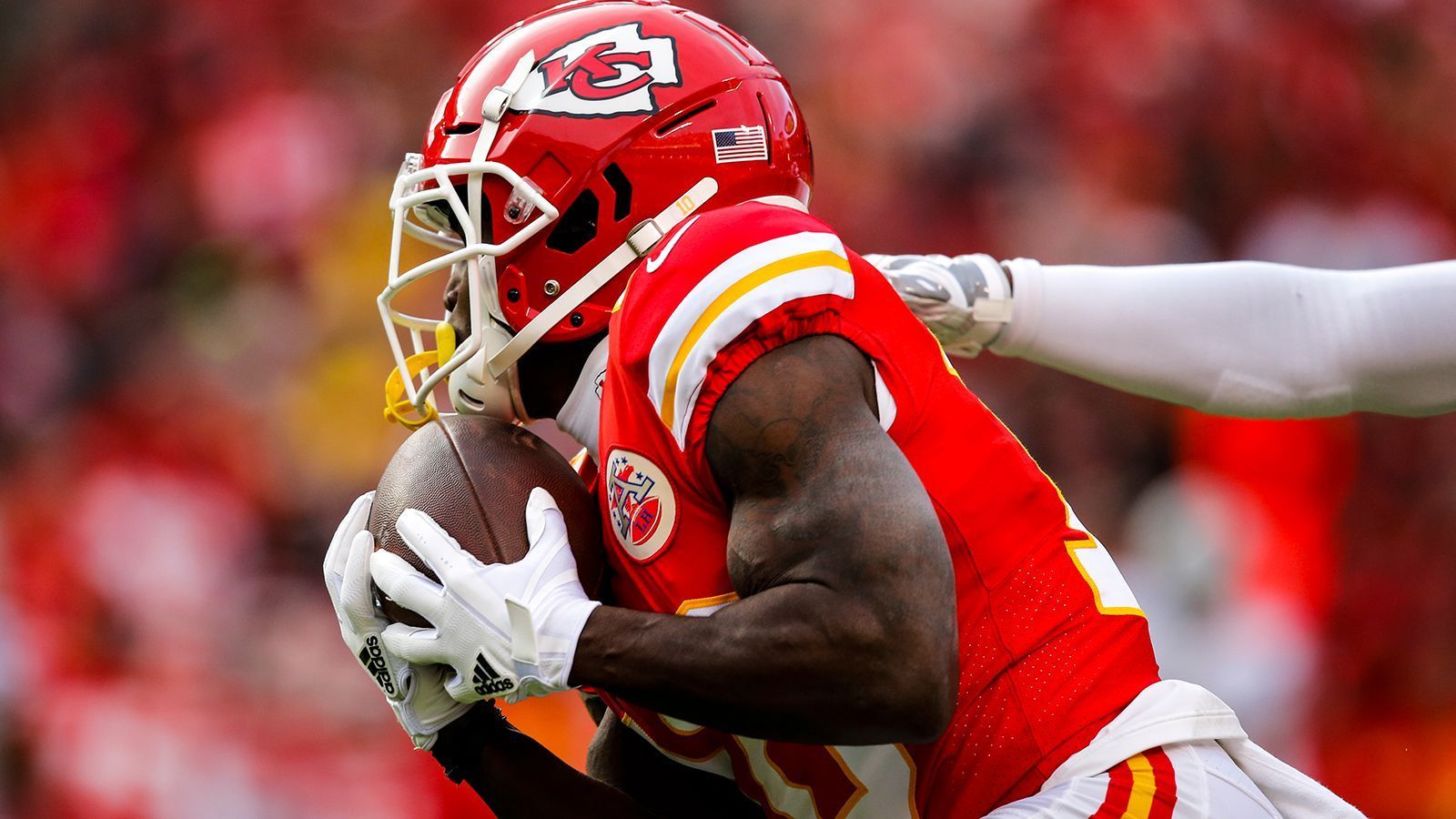 
                <strong>Verlierer: Tyreek Hill</strong><br>
                Tyreek Hill ging im wichtigsten Spiel der Saison unter. Nur eine Reception für 42 Yards konnte der Star-Receiver der Chiefs vorweisen, der in der Regular Season auf über 1.000 Yards und zwölf Touchdowns kam. 
              