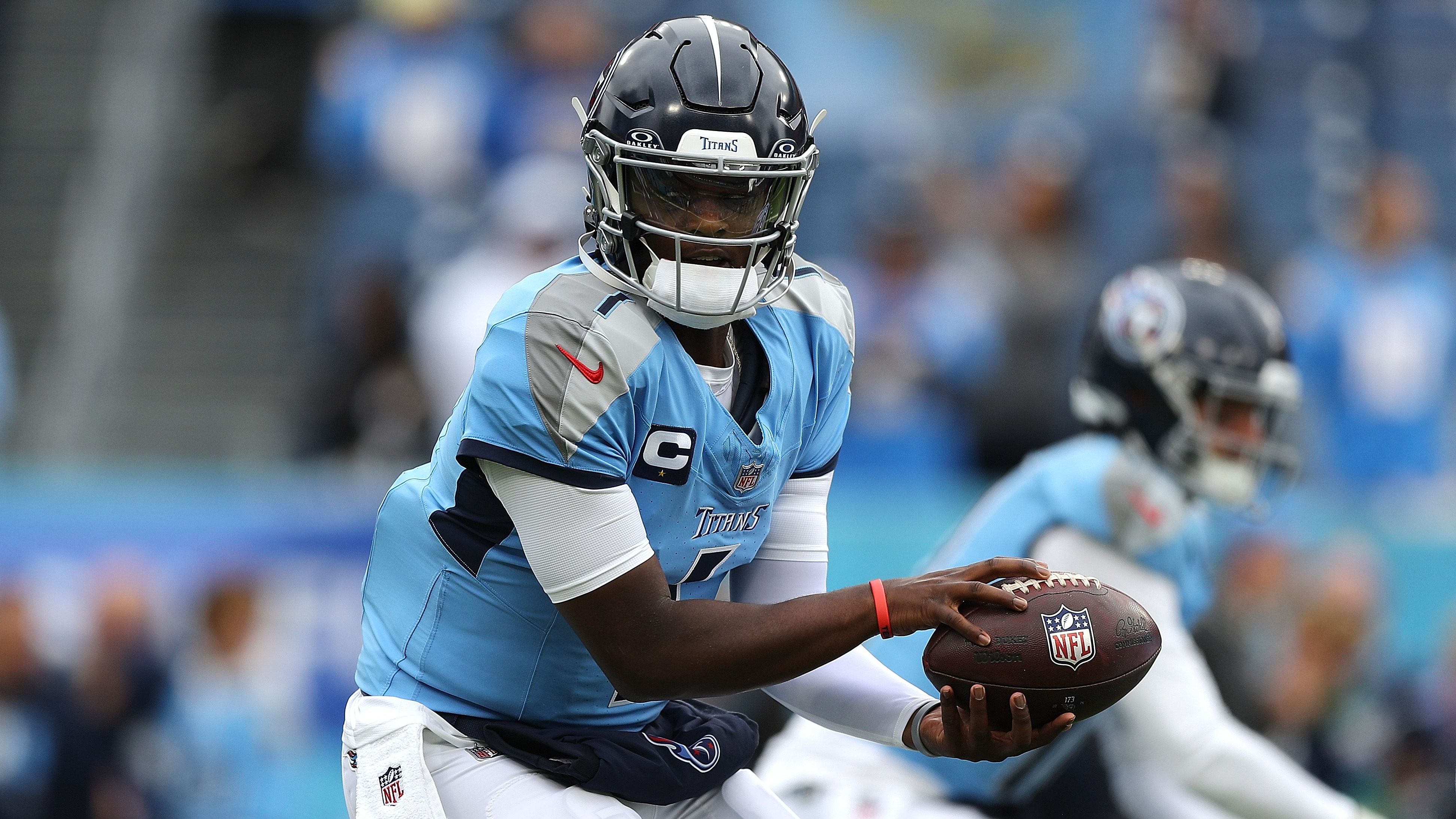 <strong>Platz 26: Cam Ward (Tennessee Titans)</strong><br>Wir könnten jede Woche das gleiche hier hinschreiben. Cam Ward ist der einzige Grund, wieso die Titans auch nur in der Konversation sind, Spiele zu gewinnen. Eine furchtbare Situation für einen Rookie. Aber: Er macht das Beste daraus.