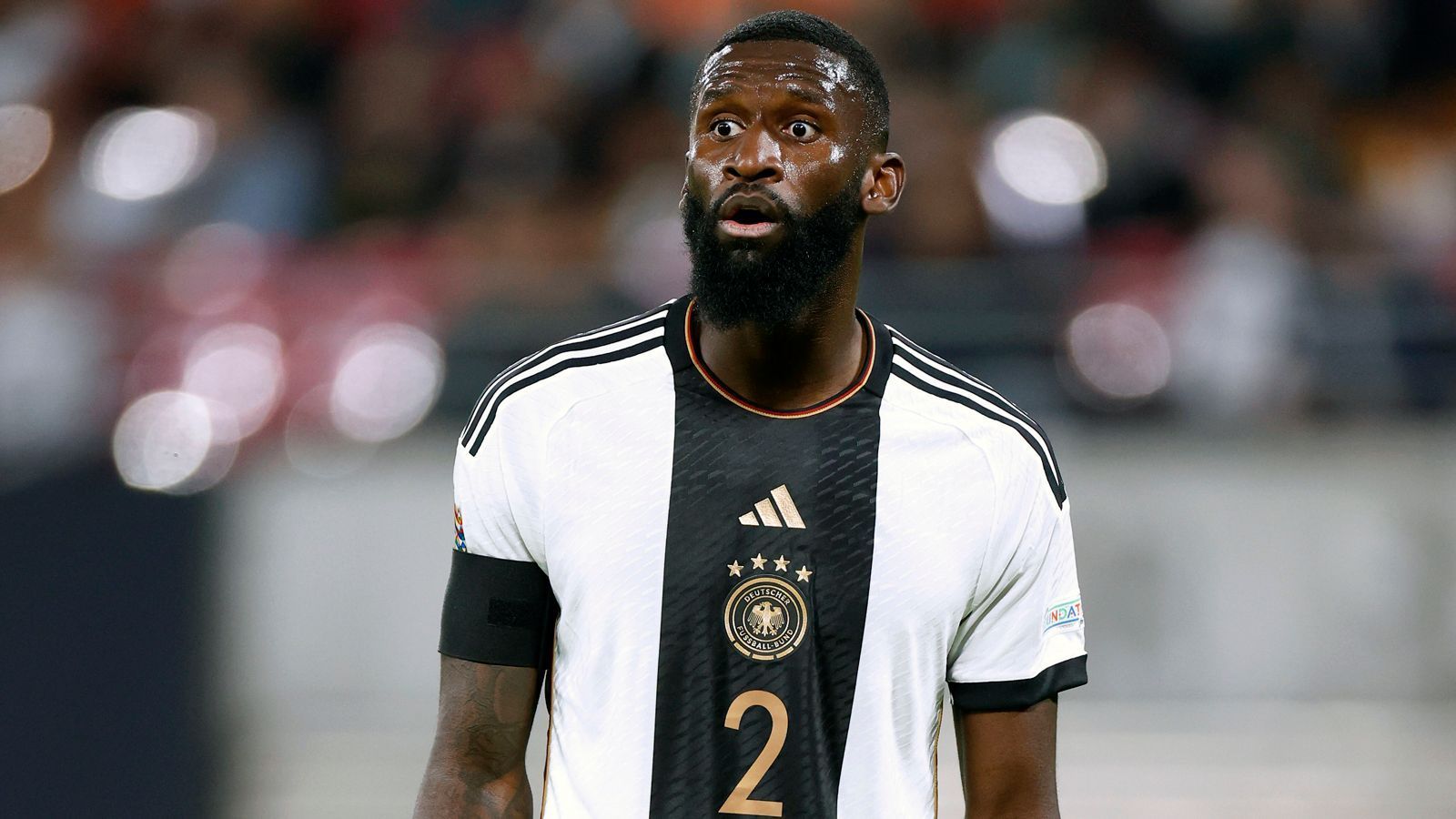 
                <strong>#2: Antonio Rüdiger (Real Madrid)</strong><br>
                &#x2022; Position: Innenverteidiger<br>&#x2022; A-Länderspiele: 54 (zwei Tore)<br>&#x2022; Alter: 29 Jahre<br>
              