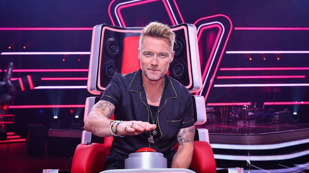 Ronan Keating als Coach bei "The Voice of Germany" 2023
Titel: The Voice of Germany;Staffel: 13;Person: Ronan Keating;Copyright: ProSieben/SAT.1/AndrÃ© Kowalski;Fotograf: Andre Kowalski;Bildredakteur: Nadine Vaders;Dateiname: 2755956.jpg;Rechtehinweis: Dieses Bild darf bis eine Woche nach Ausstrahlung honorarfrei fuer redaktionelle Zwecke und nur im Rahmen der Programmankuendigung verwendet werden. Spaetere Veroeffentlichungen sind nur nach Ruecksprache und ausdruecklicher Genehmigung der Seven.One Entertainment Group GmbH moeglich. Nicht fuer EPG! Verwendung nur mit vollstaendigem Copyrightvermerk. Das Foto darf nicht veraendert, bearbeitet und nur im Ganzen verwendet werden. Es darf nicht archiviert werden. Es darf nicht an Dritte weitergeleitet werden. Aneinanderreihung/Zusammenlegung/Kopplung von Bildern zum Zweck der Erstellung von Slide-Shows o.Ã¤. nicht gestattet; Verbindung/EinfÃ¼gen/AnfÃ¼gen von Werbung nicht gestattet. Bei Fragen: foto@seven.oneVoraussetzung fuer die Verwendung dieser Programmdaten ist die Zustimmung zu den Allgemeinen Geschaeftsbedingungen der Presselounges der Sender der Seven.One Entertainment Group GmbH.