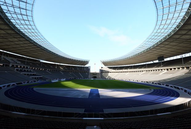 
                <strong>Platz 10: Hertha BSC (188 Euro)</strong><br>
                Im Berliner Olympiastadion müssen die Hertha-Fans 188 Euro für die Saison auf den Tisch legen, um ihre Mannschaft in 17 Spielen zum Sieg zu schreien.
              