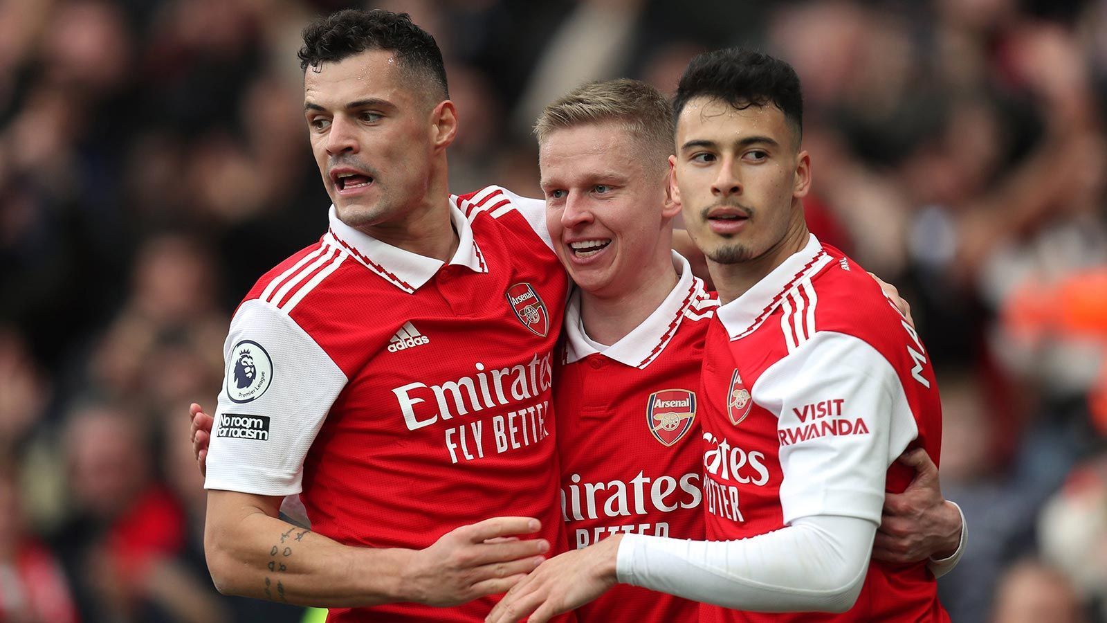 
                <strong>Platz 5: FC Arsenal</strong><br>
                Viel fehlte den "Gunners" in der vergangenen Saison nicht zum Premier-League-Titel – im Saisonendspurt musste man allerdings Manchester City vorbeiziehen lassen. Nichtsdestotrotz stehen sowohl vier FA-Cup- als auch vier englische Supercup-Gewinne aus den letzten 15 Jahren auf dem Konto. Für die kommende Saison hat sich die Mannschaft von Mikel Arteta bereits mit Kai Havertz verstärkt, Declan Rice soll zudem ebenfalls kommen.
              