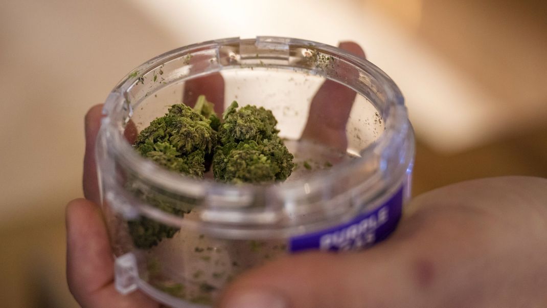 Fünf Kilo in acht Monaten: Jugendlicher verkauft Cannabis im Internet.