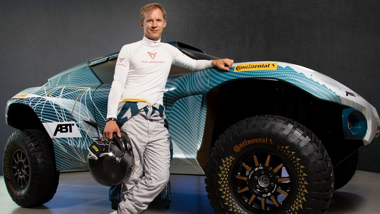 
                <strong>Mattias Ekström</strong><br>
                Fast scheint es so, als habe Ekström auf eine Herausforderung wie die Extreme E geradezu gewartet. "Vor 20 Jahren war die DTM eine große Herausforderung, die wir gemeinsam gemeistert haben", so der Wahl-Münchner: "Jetzt aber ist es höchste Zeit für ein neues Abenteuer: Extreme E. Ich finde das Konzept genial und bin mir sicher, dass wir mit CUPRA und ABT ein starkes Team zusammen haben."
              