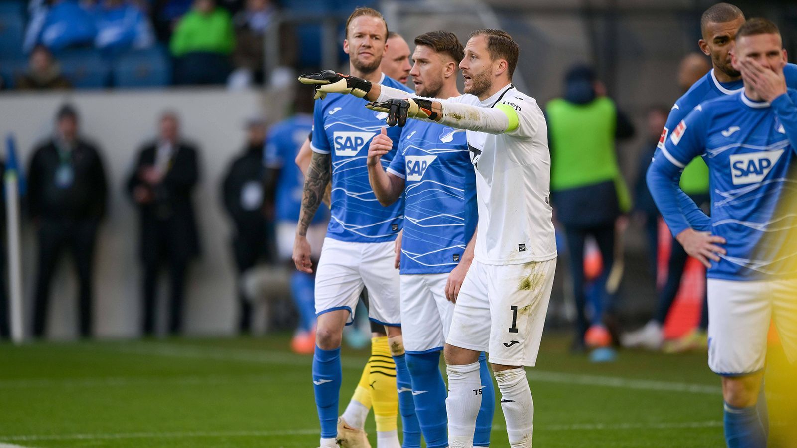 
                <strong>Platz 15: TSG 1899 Hoffenheim</strong><br>
                &#x2022; Punkte: 33<br>&#x2022; Tordifferenz: -17<br>&#x2022; Wahrscheinlichkeit des Abstiegs: 31 Prozent<br>
              