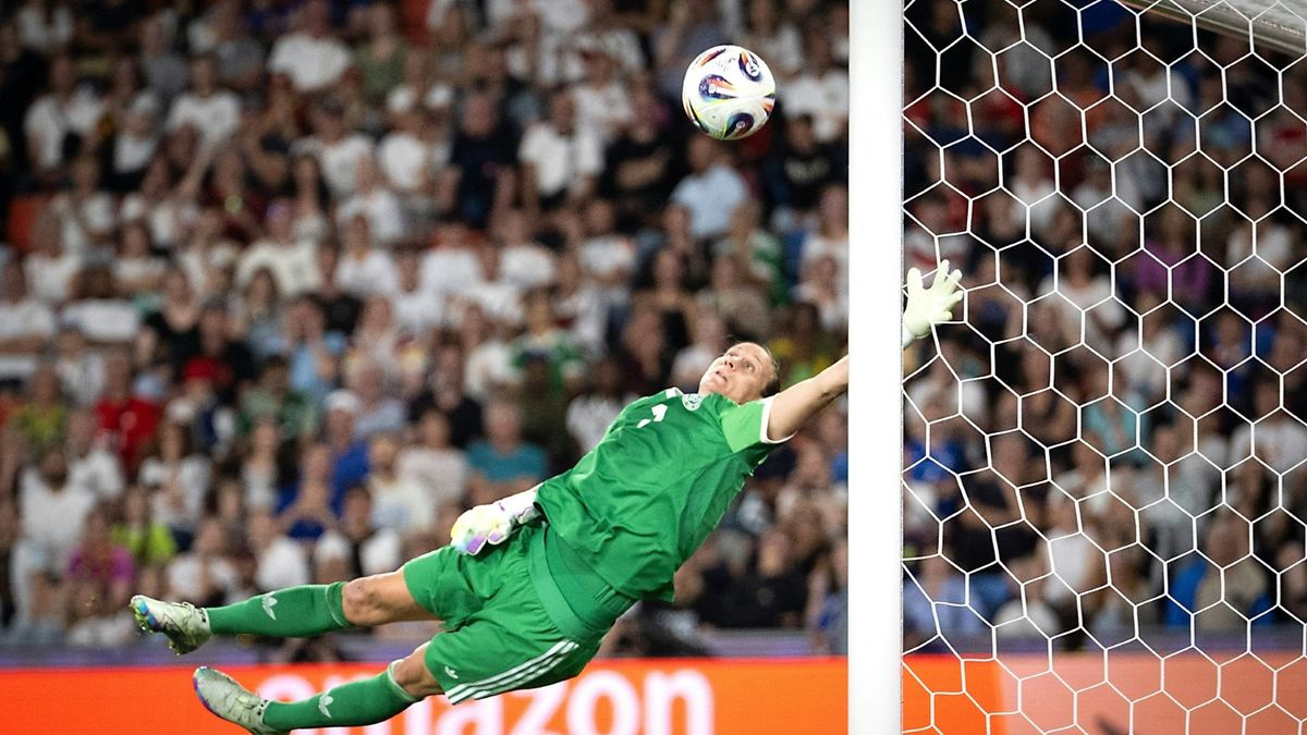 Ann-Katrin Berger fliegt wieder durchs deutsche Tor