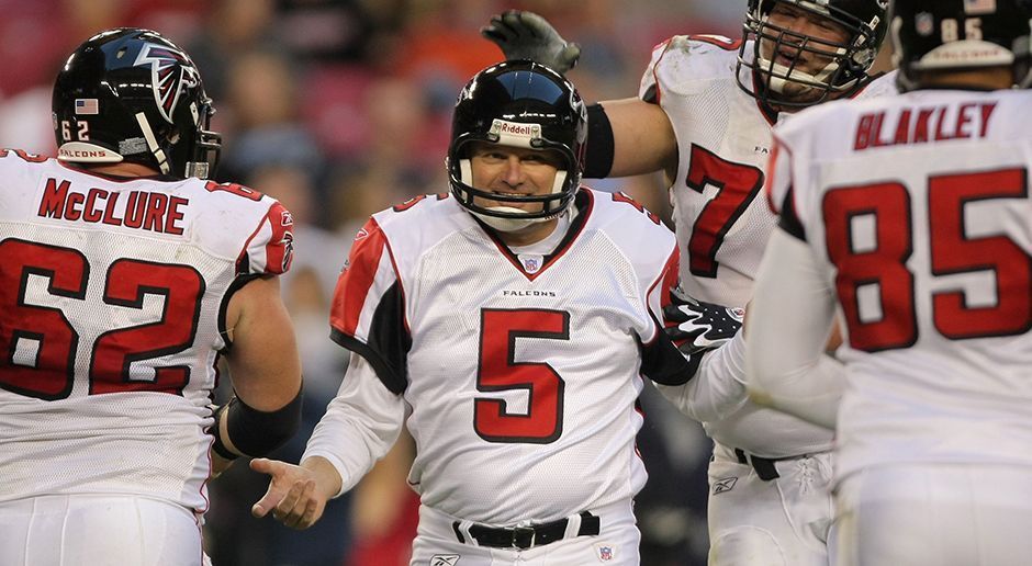 
                <strong>Platz 2: Morten Andersen (Kicker) - 47 Jahre</strong><br>
                Letztes Team: Atlanta Falcons (2006–2007).Kein Spieler erzielte mehr Punkte in der NFL als Morten Andersen (2.544). Kein Wunder, schließlich lief der dänische Kicker in 382 Spielen auf, bis heute ein NFL-Rekord. "Mr. Automatic" beendete seine erfolgreiche Karriere erst im Alter von 47 Jahren, nachdem er sieben Mal in den Pro Bowl gewählt wurde.
              