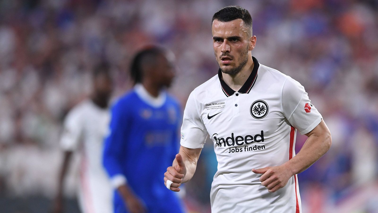 
                <strong>Platz 8 (geteilt): Filip Kostic</strong><br>
                &#x2022; Preis: 14 Millionen<br>&#x2022; Verein: Eintracht Frankfurt<br>&#x2022; Punkte 2021/22: 283<br>
              