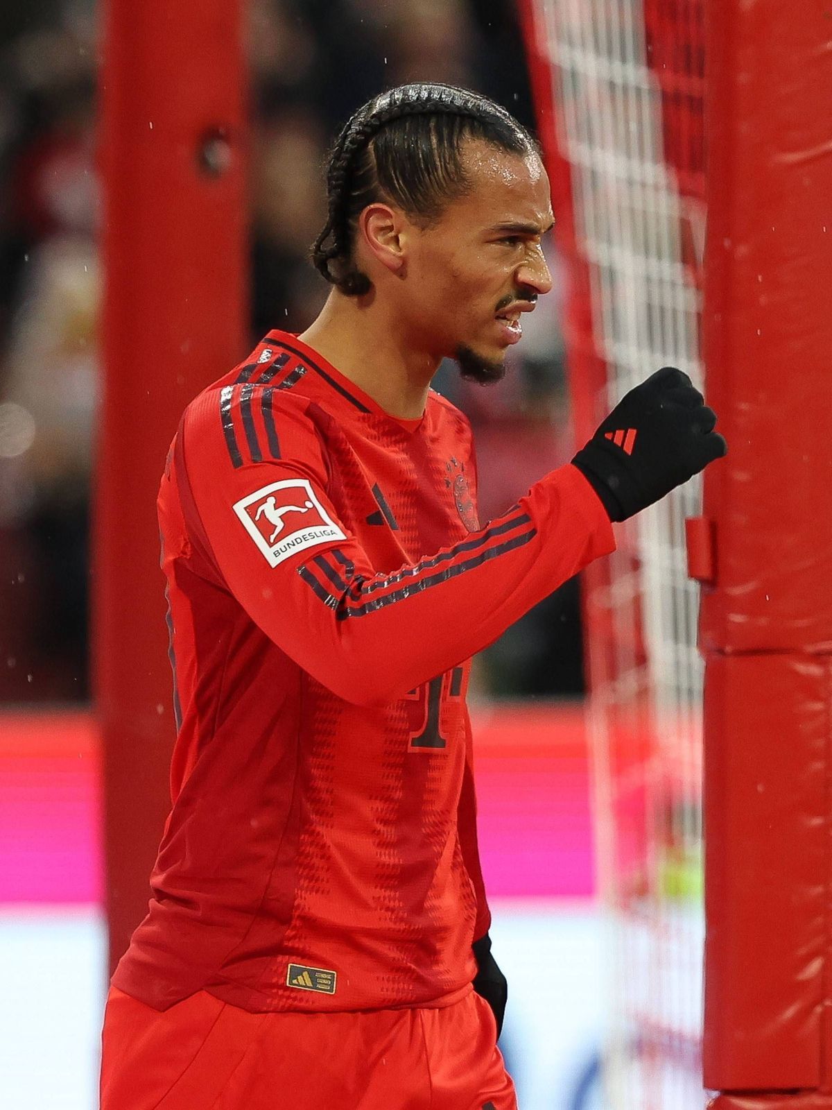 enttaeuschung bei Leroy Sane 10 (FC Bayern Muenchen) ueber die vergeben Chance, FC Bayern Muenchen vs. 1. FC Heidenheim, Fussball, 1. Bundesliga, 13. Spieltag, 07.12.2024 DFB regulations prohibit a...