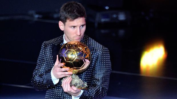 
                <strong>Nominiert zum Fußball des Jahres: Lionel Messi</strong><br>
                Lionel Messi: Der Argentinier hat ein Jahr voller Titel und Tore hinter sich. Mit dem FC Barcelona gewinnt er 2015 die Champions League und die Meisterschaft und holt insgesamt 4 von 5 möglichen Titel. Lionel Messi gilt als Topfavorit auf den Titel zum Weltfußballer 2015.
              