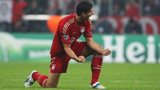 
                <strong>Mario Gomez (FC Bayern) - 2. November 2011</strong><br>
                Mario Gomez war es auch, der als erster Deutsche drei Tore in einer Halbzeit in der Champions League erzielen konnte. Beim 3:2 der Bayern über den SSC Neapel am vierten Gruppenspieltag der Saison 2011/12 traf Gomez in der 17., 23. und 42. Minute. Der Sieg bedeutete Platz eins in der Gruppe vor Manchester City, Neapel und dem FC Villareal.
              