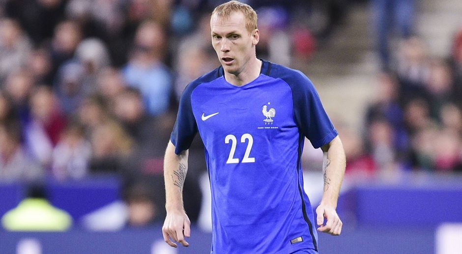 
                <strong>Jeremy Mathieu (Frankreich)</strong><br>
                Jeremy Mathieu (Frankreich): Der nächste Ausfall für Frankreichs Nationaltrainer Didier Deschamps steht fest. Jeremy Mathieu vom FC Barcelona wird nach einem Meniskuseinriss nicht rechtzeitig für die Heim-Europameisterschaft fit. Als Ersatz nominierte Deschamps Samuel Umiti von Olympique Lyon nach. 
              