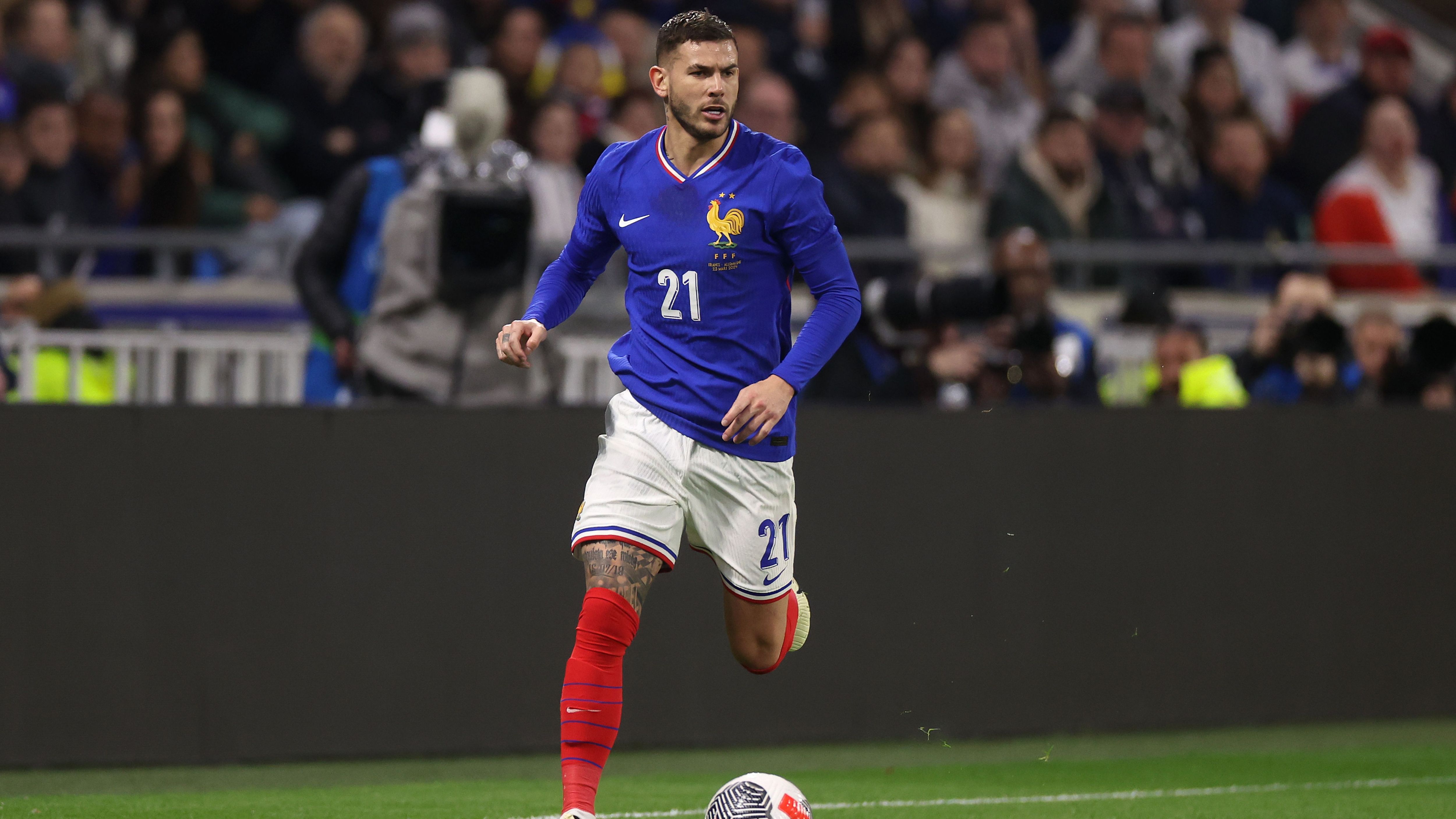 <strong>Lucas Hernandez (Frankreich)</strong><br>Und gleich der nächste Kreuzband-geplagte Ex-Münchner hinterher. Abwehrspieler Lucas Hernandez verletzte sich im Champions-League-Duell von PSG gegen den BVB schwer und fällt für die EM aus.