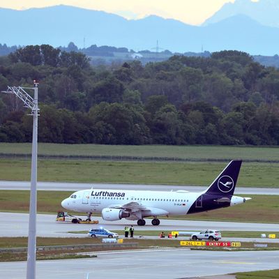 Klimaaktivisten legen Münchner Flughafen lahm