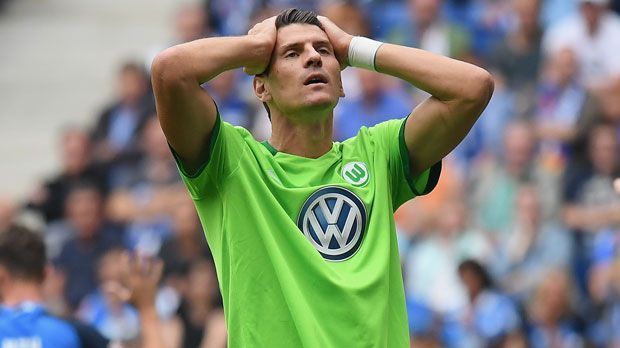 
                <strong>Platz 7: Mario Gomez (6/8) - 75%</strong><br>
                Platz 7 (geteilt): Mario Gomez (6/8) - 75%. Dieselbe Quote wie Aubameyang verzeichnet Mario Gomez. Auch er verwandelte bisher 75 Prozent seiner Bundesliga-Elfmeter. Für den VfL Wolfsburg führte Gomez noch keinen Strafstoß aus, seine Fehlschüsse stammen aus seiner Zeit beim FC Bayern. Für Besiktas Istanbul versenkte er in der Saison 2015/16 übrigens nur einen von drei Elfmetern.
              