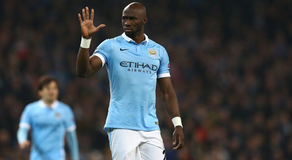 
                <strong>Eliaquim Mangala (Manchester City)</strong><br>
                Vor der Saison 2014/15 wechselt Eliaquim Mangala für geschätzte 40 Millionen Euro vom FC Porto zu Manchester City. Zwei Jahre später hat Pep Guardiola allerdings keine Verwendung mehr für den Innenverteidiger. Der 25-jährige Franzose schafft es nicht mal in den Kader der "Citizens" und entscheidet sich deshalb kurz vor Ende der Transferperiode für eine Leihe zum FC Valencia.
              