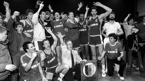 
                <strong>Platz 4 (geteilt): BSC Saturn Köln mit sieben Titeln</strong><br>
                BSC Saturn Köln (4x Meister: 1981, 1982, 1987 und 1988, 3x Pokalsieger: 1980, 1981 und 1983)
              
