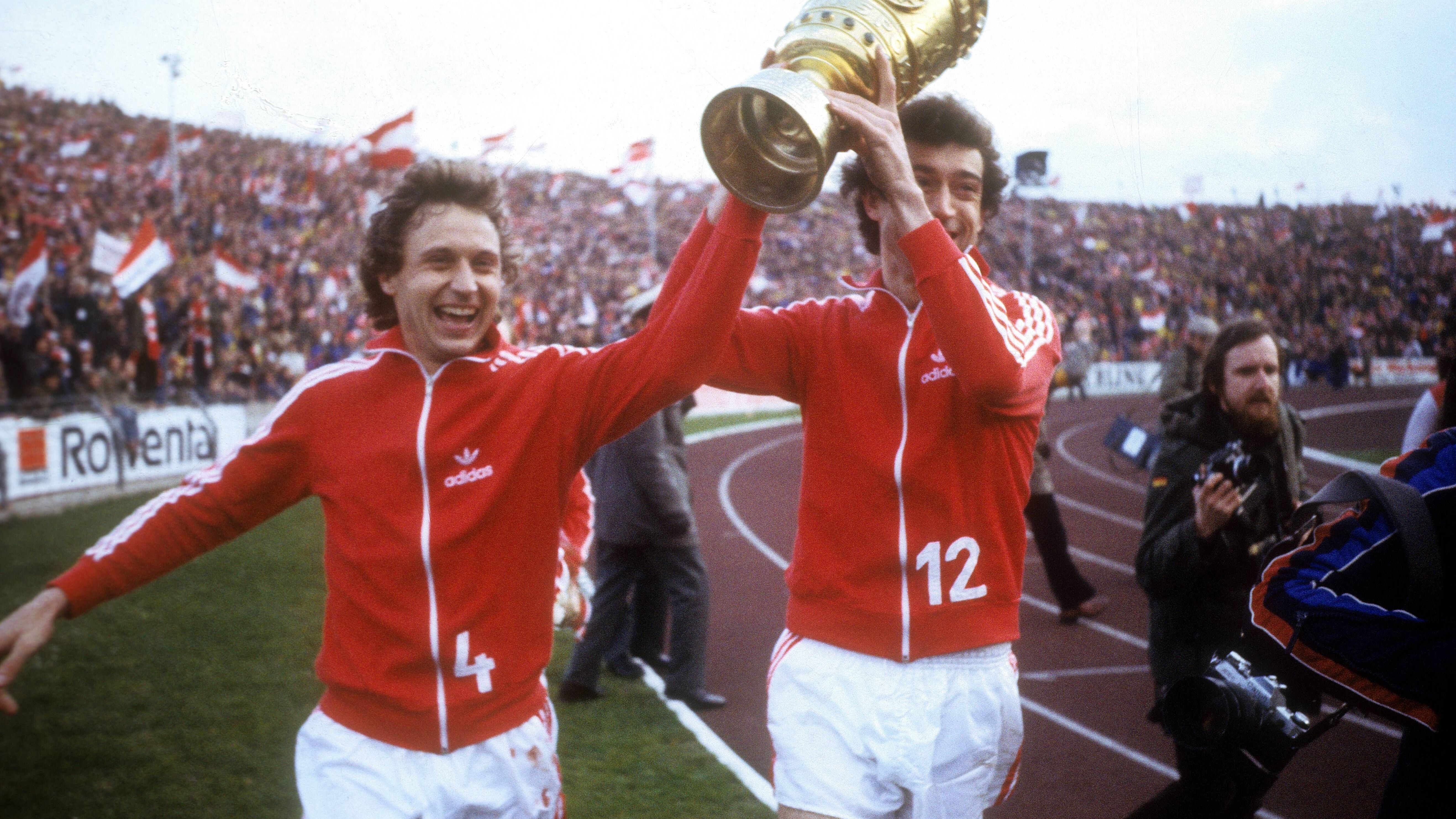 <strong>Platz 2 (geteilt): 1. FC Köln (17 Siege)</strong><br>Der 1. FC Köln gewann zwischen August 1976 und Dezember 1978 stolze 17 Pokalspiele nacheinander. Die Mannschaft rund um den legendären Keeper Toni Schumacher sicherte sich 1977 und 1978 den DFB-Pokal.&nbsp;&nbsp;