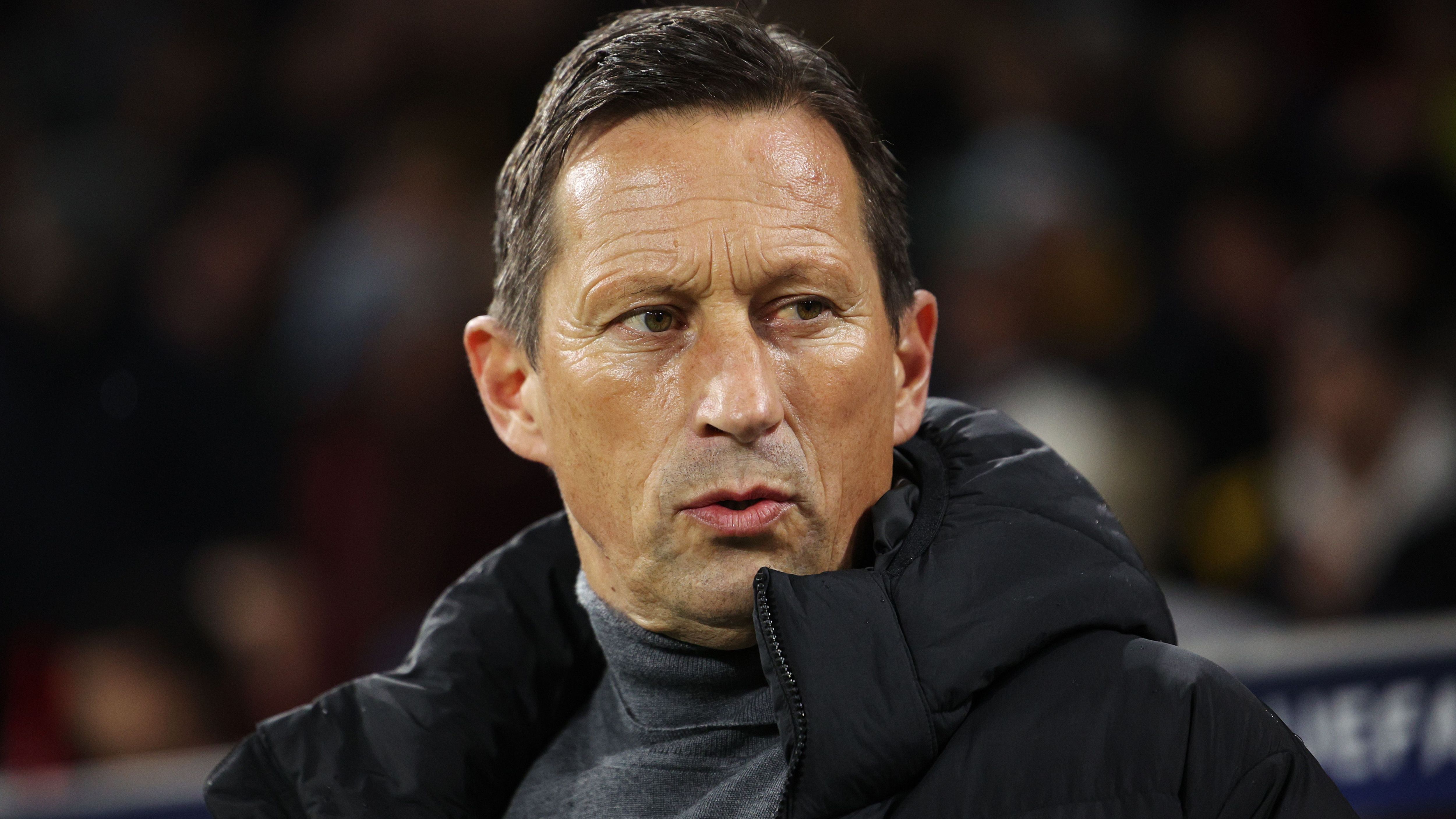 <strong>Roger Schmidt (vereinslos, zuletzt Benfica Lissabon)</strong><br>Der 58-Jährige wird seit Jahren immer wieder mit einer Bundesliga-Rückkehr in Verbindung gebracht. Auch nach dem Seoane-Aus in Gladbach muss sein Name genannt werden. Zuletzt trainierte Schmidt von Juli 2022 bis August 2024 Benfica. Die "Bild" bezweifelt in einem Bericht über den erfahrenen Coach jedoch, ob BMG sein Gehalt überhaupt stemmen könnte. In der Bundesliga stand er bis Anfang 2017 in insgesamt 125 Pflichtspielen für Bayer Leverkusen an der Seitenlinie.