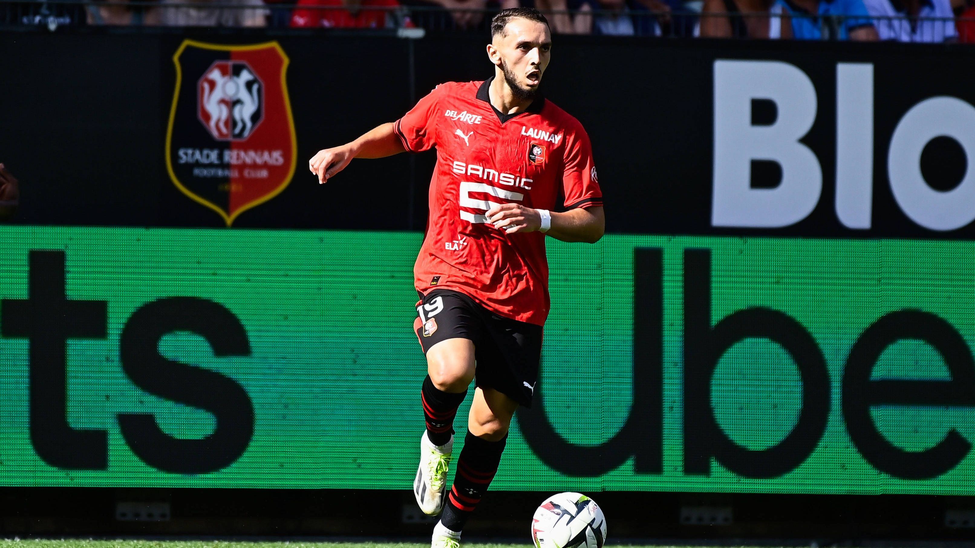 <strong>Platz 10 - Amine Gouiri</strong><br><strong>Ablösesumme:</strong> 28 Millionen Euro<br><strong>Aufnehmender Verein:</strong> Stade Rennes<br><strong>Abgebender Verein:</strong> OGC Nizza<br><strong>Zeitpunkt des Wechsels:</strong> 31. August 2020