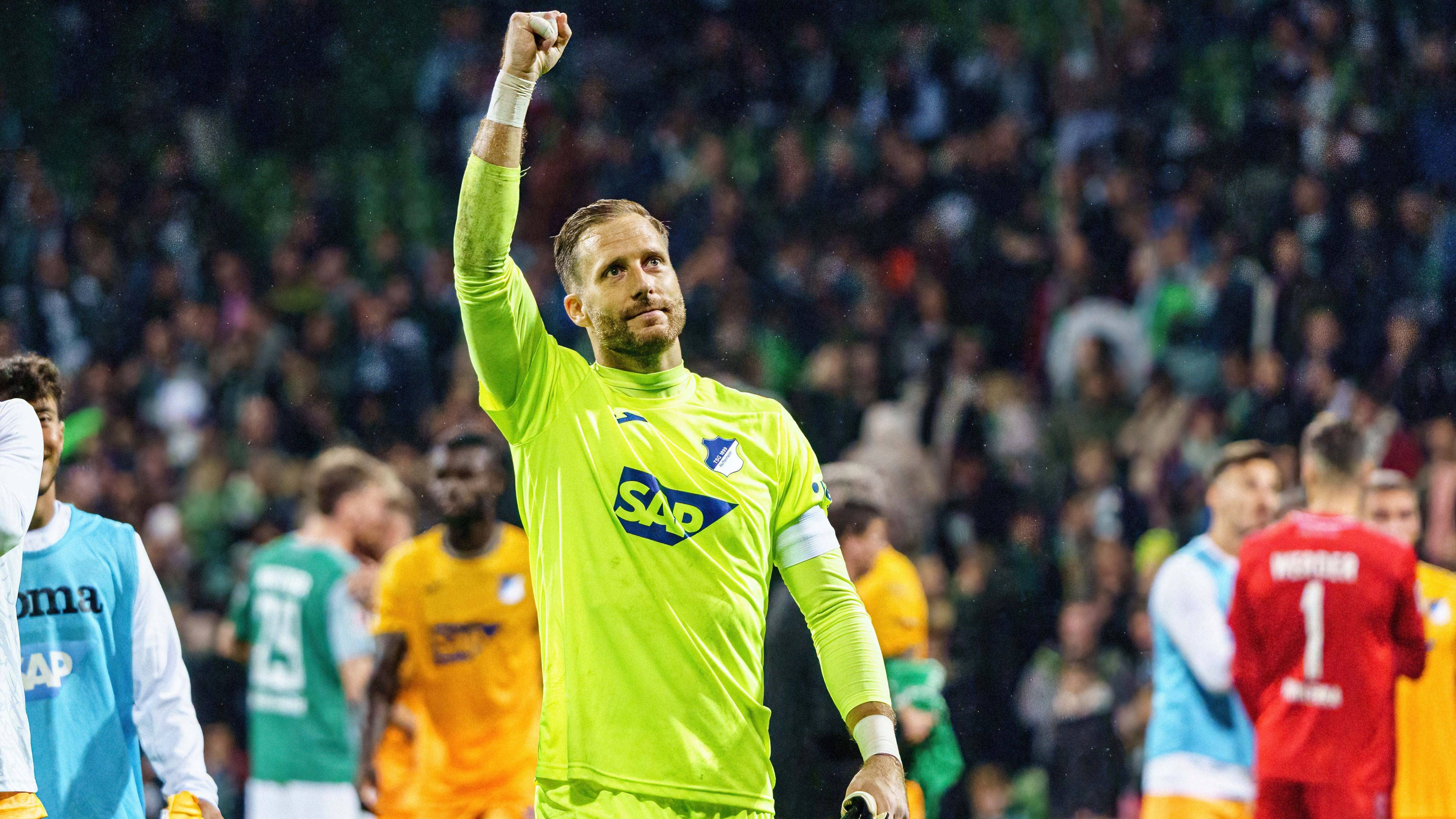 <strong>Oliver Baumann (TSG 1899 Hoffenheim)<br></strong>Oliver Baumann gehört zu den konstantesten Keepern der Liga und mischt mit der TSG Hoffenheim aktuell die höchste deutsche Spielklasse auf. Von außen betrachtet spricht nur wenig gegen eine Verlängerung mit dem Leistungsträger.