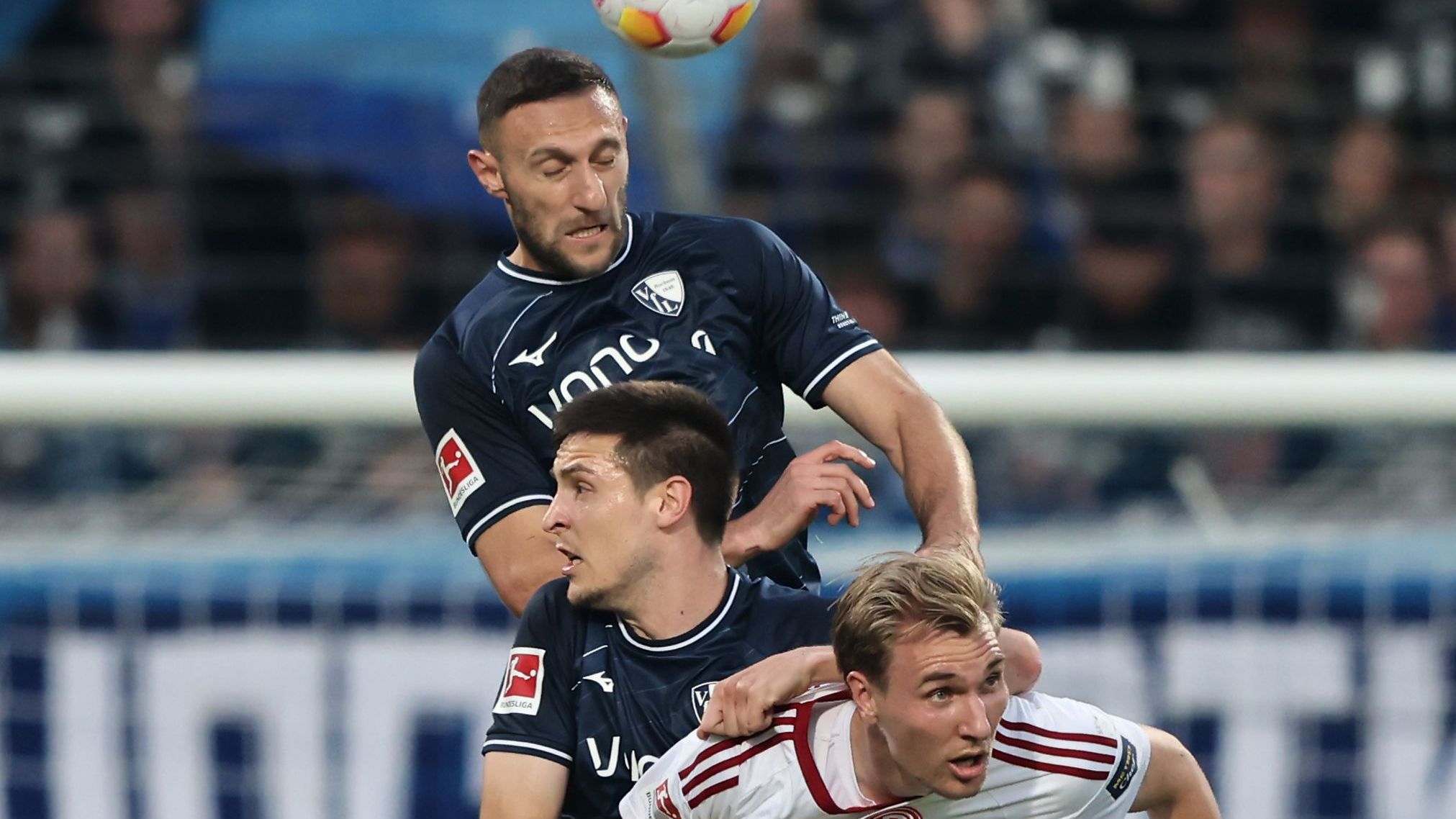 <strong>Ivan Ordets (VfL Bochum)</strong><br>Hat defensiv zunächst oft die Oberhand, ihm unterlaufen aber in der Spieleröffnung viele Fehler, die in Halbzeit eins zumindest folgenlos bleiben. Streut dann im weiteren Verlauf immer wieder Unsicherheiten ein, ist beim 0:2 während des Konters zu zögerlich. <strong><strong><em>ran</em></strong>-Note: 4</strong>