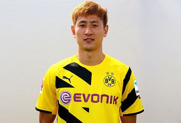 
                <strong>Dong-Won Ji zum FC Augsburg</strong><br>
                Nur ein halbes Jahr war er beim BVB: Dong-Won Ji wechselt im Winter zurück nach Augsburg, wo er zuvor schon auf Leihbasis gespielt hat. Sein neuer Vertrag bei Augsburg geht bis Juni 2018. 
              