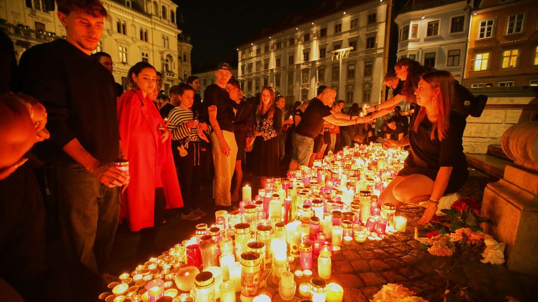Nach dem Amoklauf an einer Grazer Schule herrscht in Österreich große Trauer.