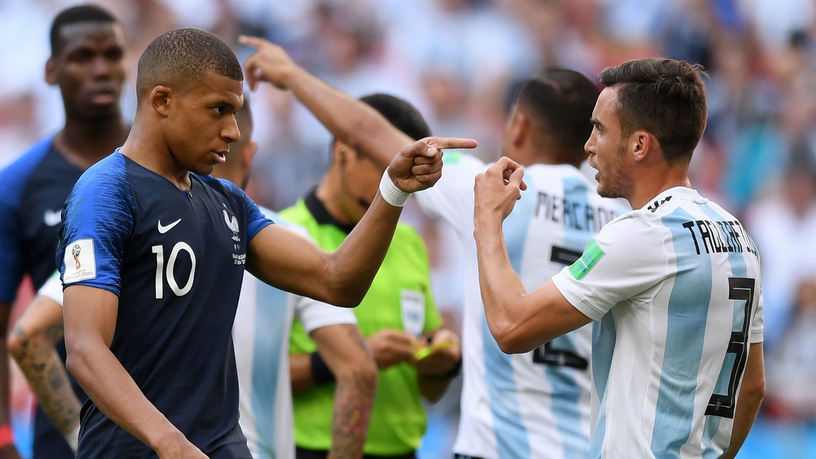 
                <strong>Einzelkritik zum WM-Achtelfinale Frankreich gegen Argentinien</strong><br>
                Frankreich steht als erste Mannschaft im Viertelfinale der Weltmeisterschaft - vor allem dank Matchwinner Kylian Mbappe, der die Argentinier immer wieder alt aussehen lässt. Doch auch der Rest der Equipe Tricolore steht dem Stürmer in Nichts nach. Beim Vize-Weltmeister enttäuscht dagegen nahezu das komplette Team.
              