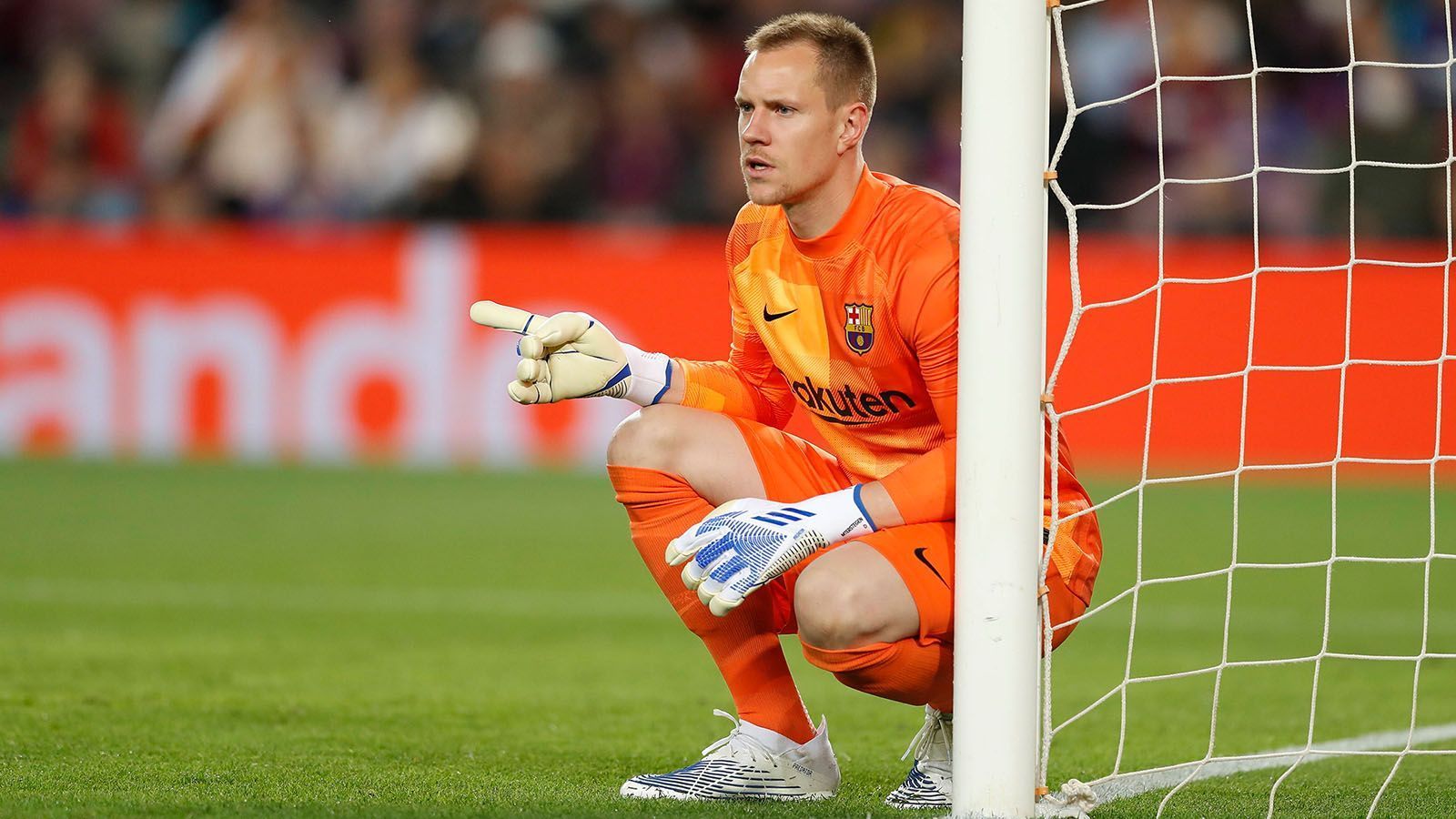 
                <strong>Radio Catalunya (Spanien) </strong><br>
                "Barcelona verabschiedet sich aus Europa: Die Blaugrana hat im Viertelfinale gegen Eintracht Frankfurt verloren, und das in einem Camp Nou voller deutscher Fans."
              