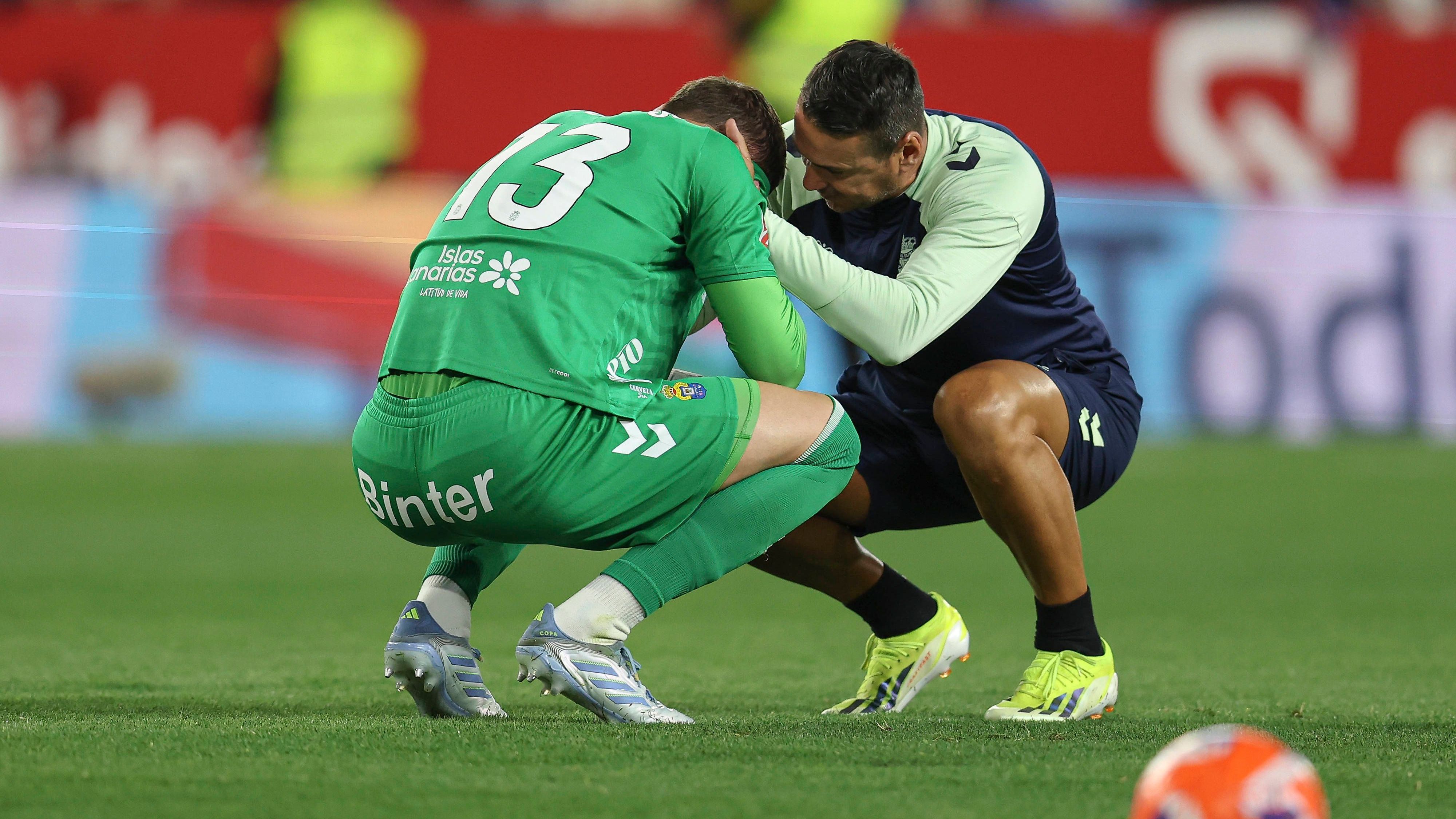<strong>Absteiger: UD Las Palmas (Spanien)</strong><br>Auch Las Palmas steigt in die La Liga 2 ab. Im Gegensatz zu Real Valladolid schlug sich der kleine Verein jedoch achtbar, holte doppelt so viele Punkte wie das Schlusslicht. Mit sechs Niederlagen aus den letzten sechs Saisonspielen konnte der Abstieg jedoch nicht mehr abgewendet werden.