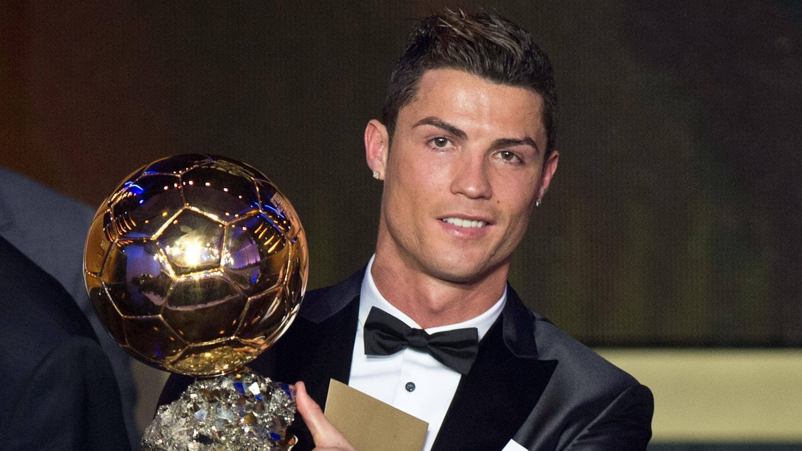 
                <strong>2013: Cristiano Ronaldo (Real Madrid)</strong><br>
                2. Platz: Lionel Messi (FC Barcelona)3. Platz: Franck Ribery (FC Bayern München)
              